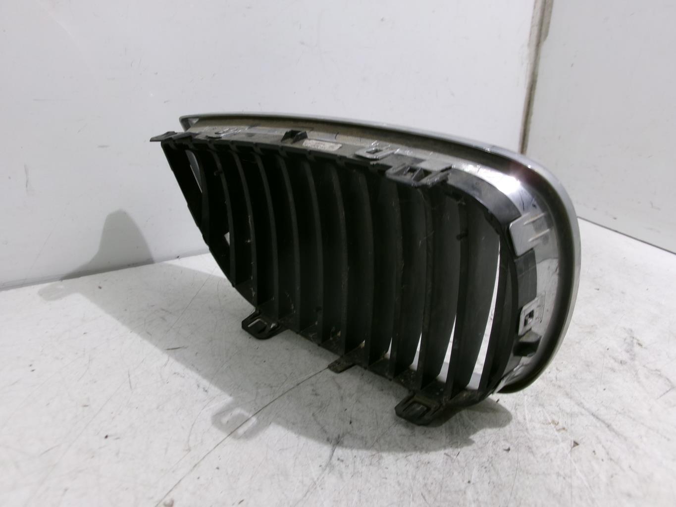Calandre gauche BMW SERIE 1 E81 Diesel - 1