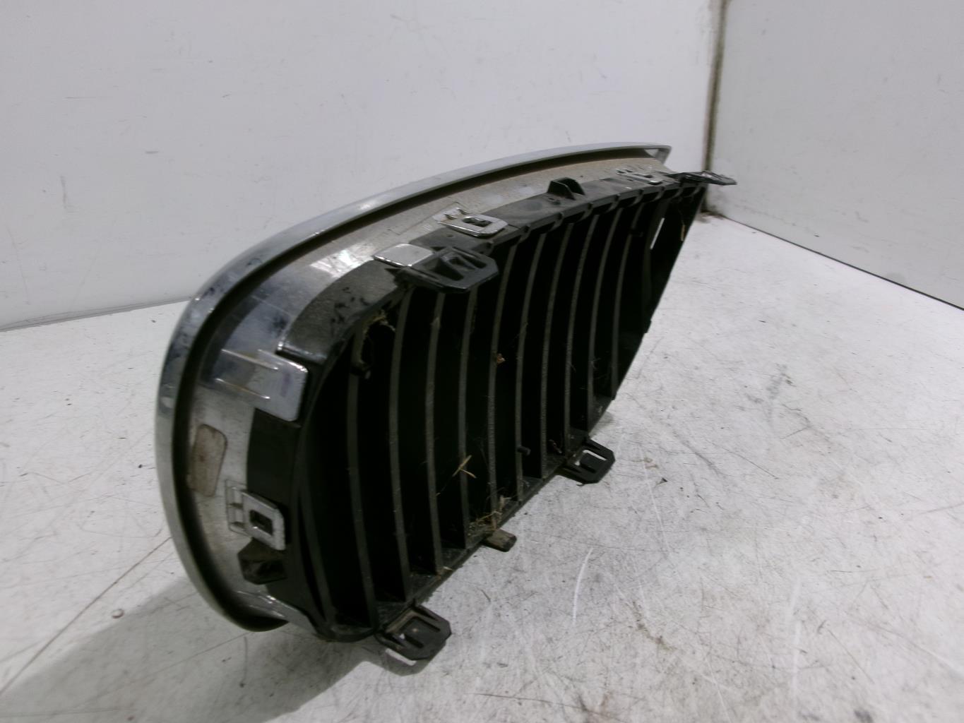 Calandre droite BMW SERIE 1 E81 Diesel - 1