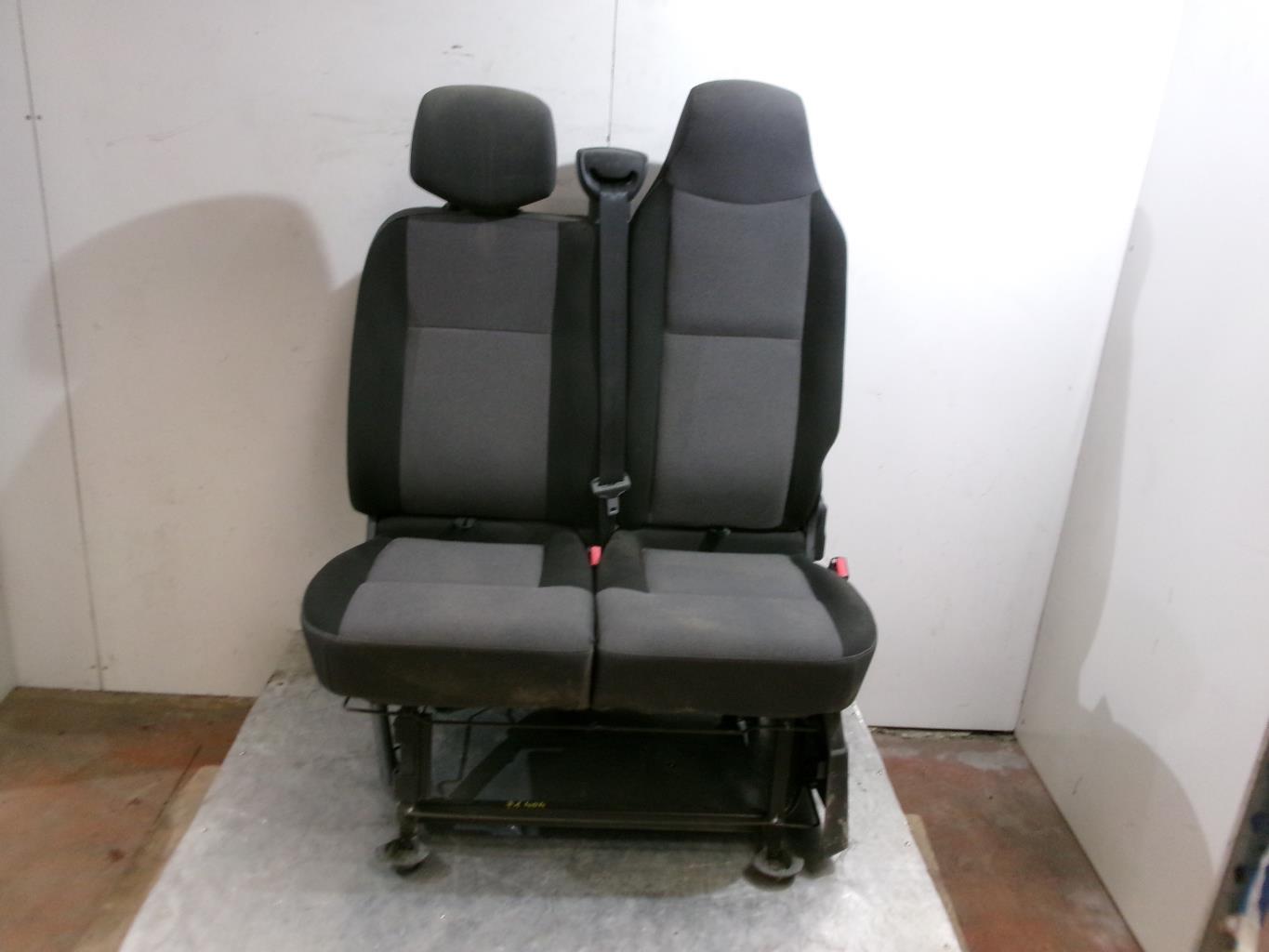 Siege avant droit (banquette double) OPEL VIVARO 2 Diesel - 1