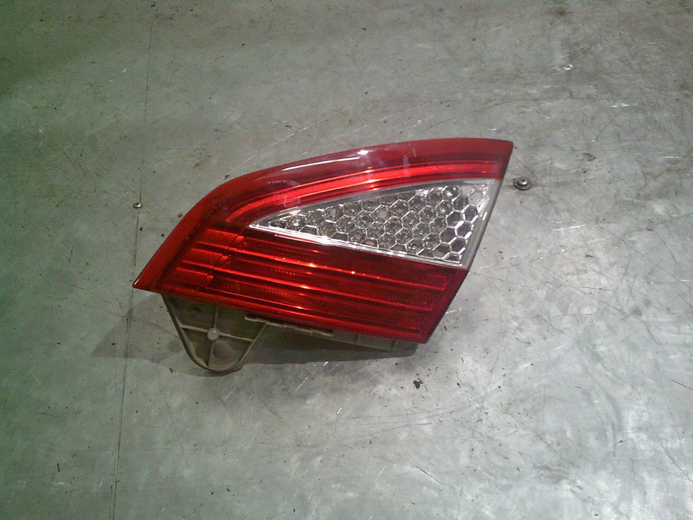 Feu arriere secondaire droit (feux) FORD MONDEO 3 PHASE 1 Diesel - 1
