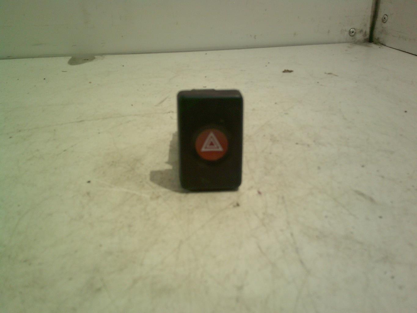 Bouton de warning DACIA LOGAN MCV 1 PHASE 1 BREAK Diesel - 1