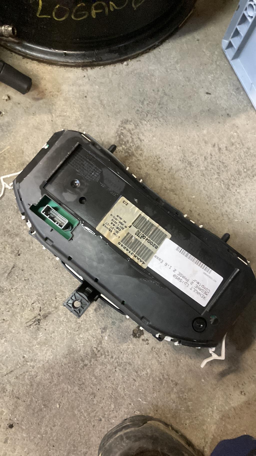 Compteur RENAULT MEGANE 2 PHASE 2 Essence - 1