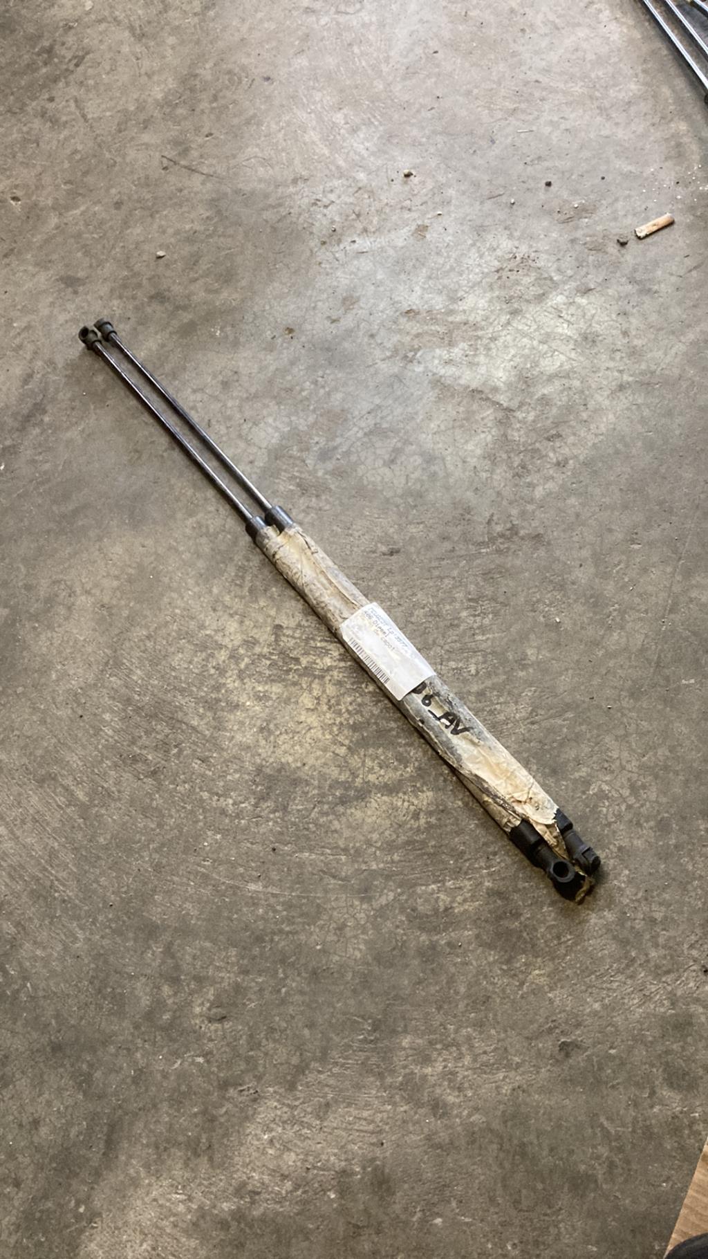 Verin de capot PEUGEOT 406 PHASE 1 Diesel - 1