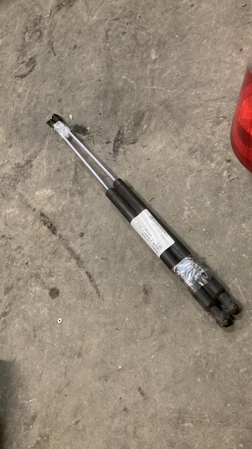 Verin de coffre RENAULT LAGUNA 2 PHASE 2 BREAK Diesel - 1