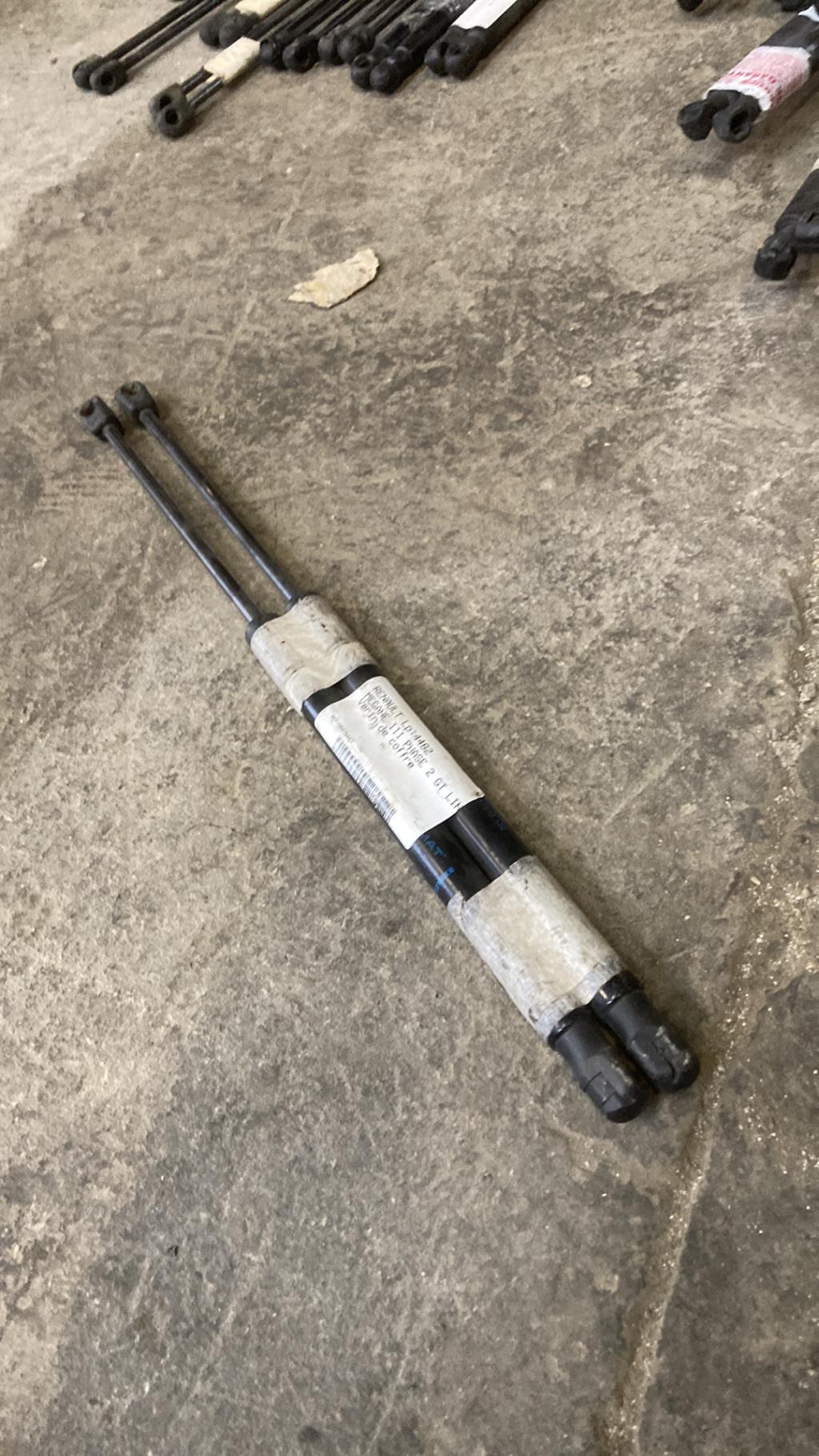 Verin de coffre RENAULT MEGANE 3 PHASE 2 BREAK Diesel - 1