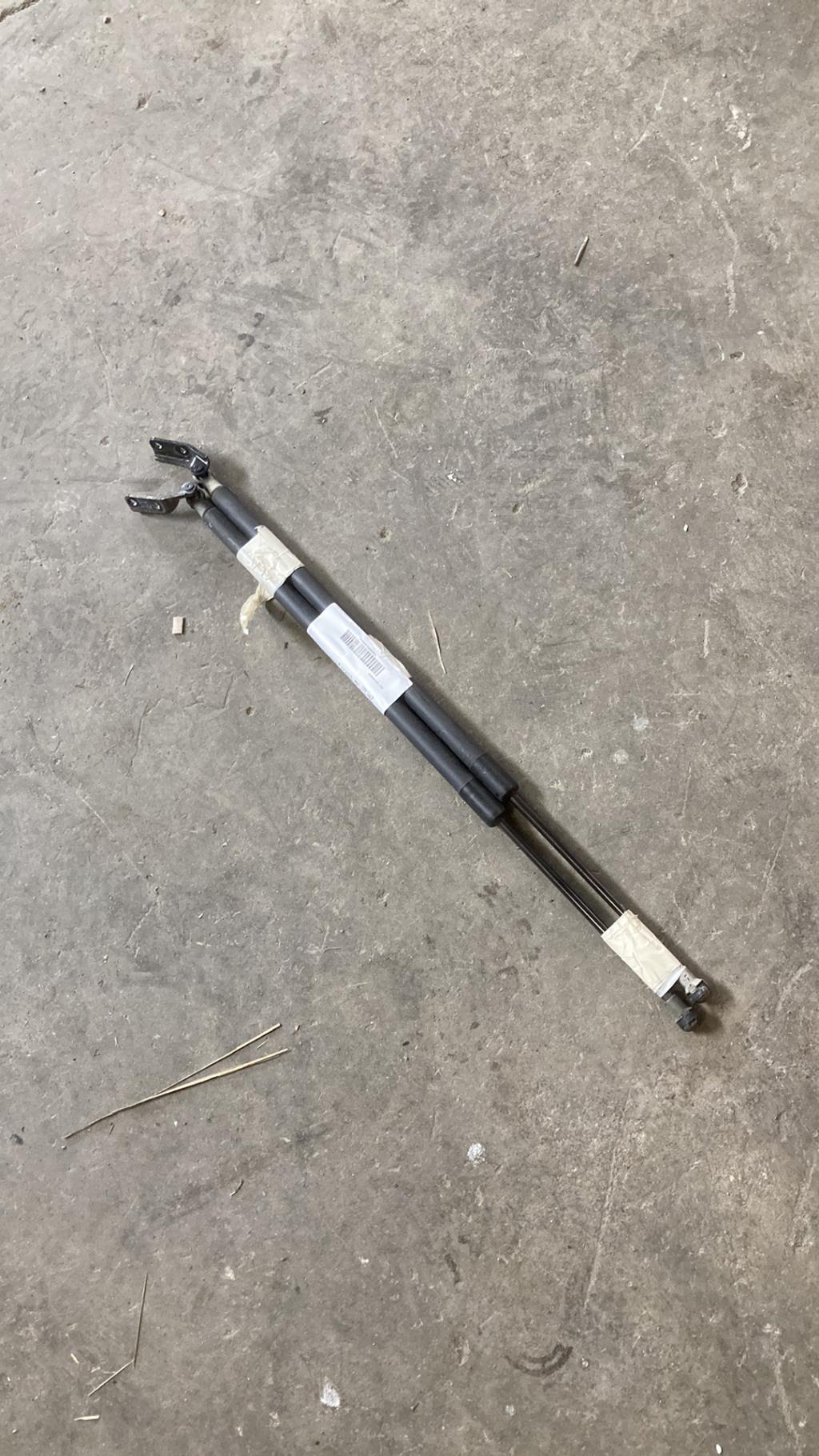 Verin de coffre NISSAN NOTE 1 PHASE 1 Essence - 1