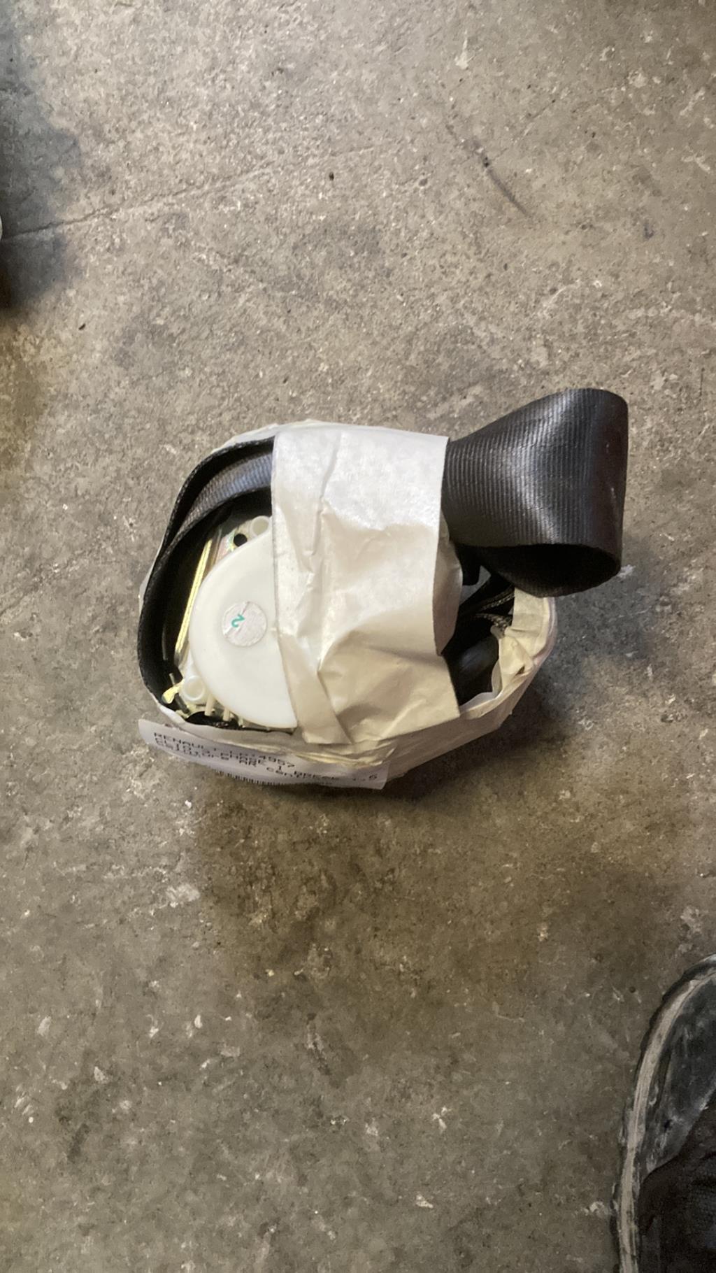 Ceinture arriere centrale RENAULT CLIO 3 PHASE 1 BREAK Diesel - 1