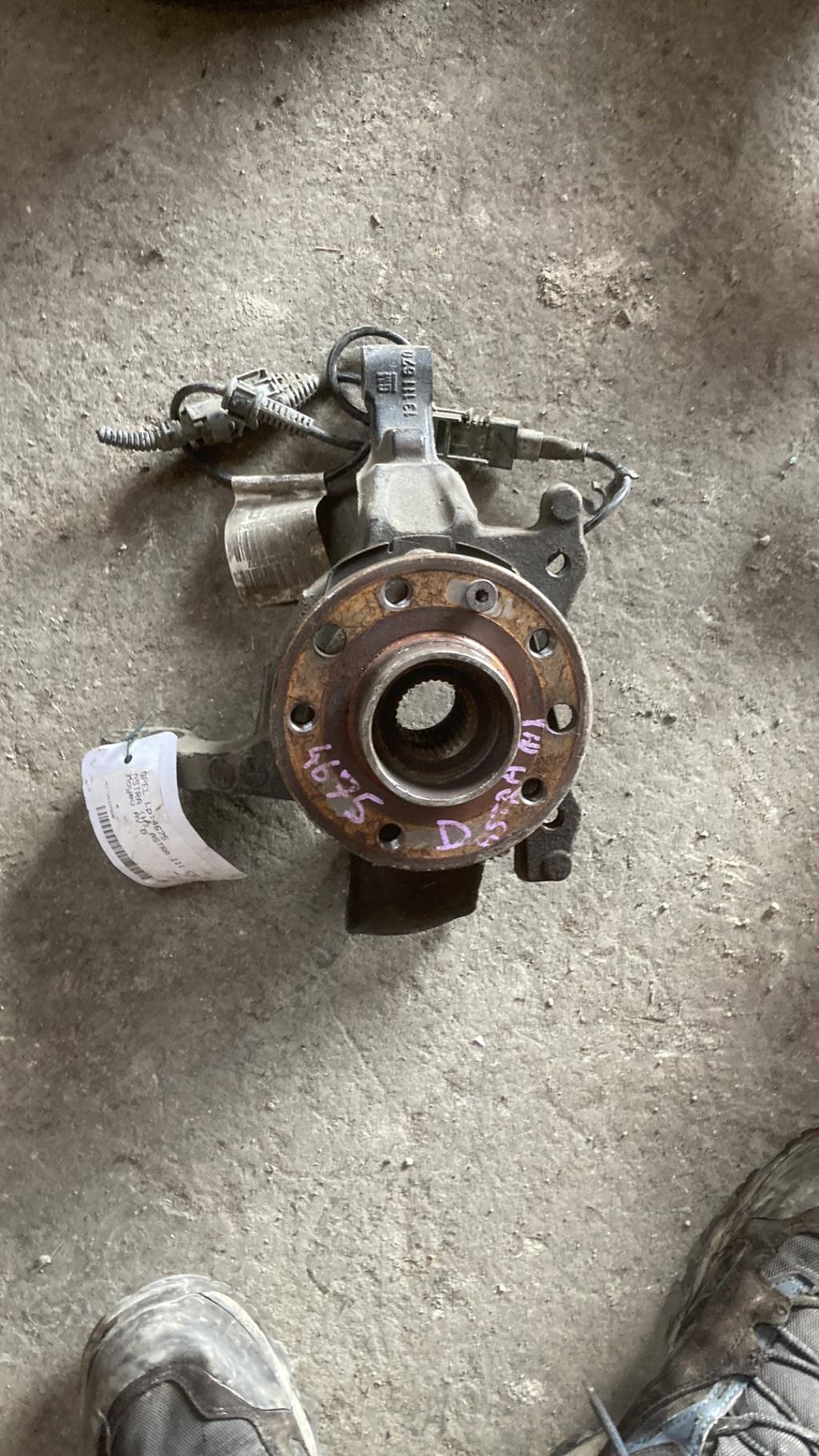 Moyeu avant droit OPEL ASTRA H GTC PHASE 1 Diesel - 1