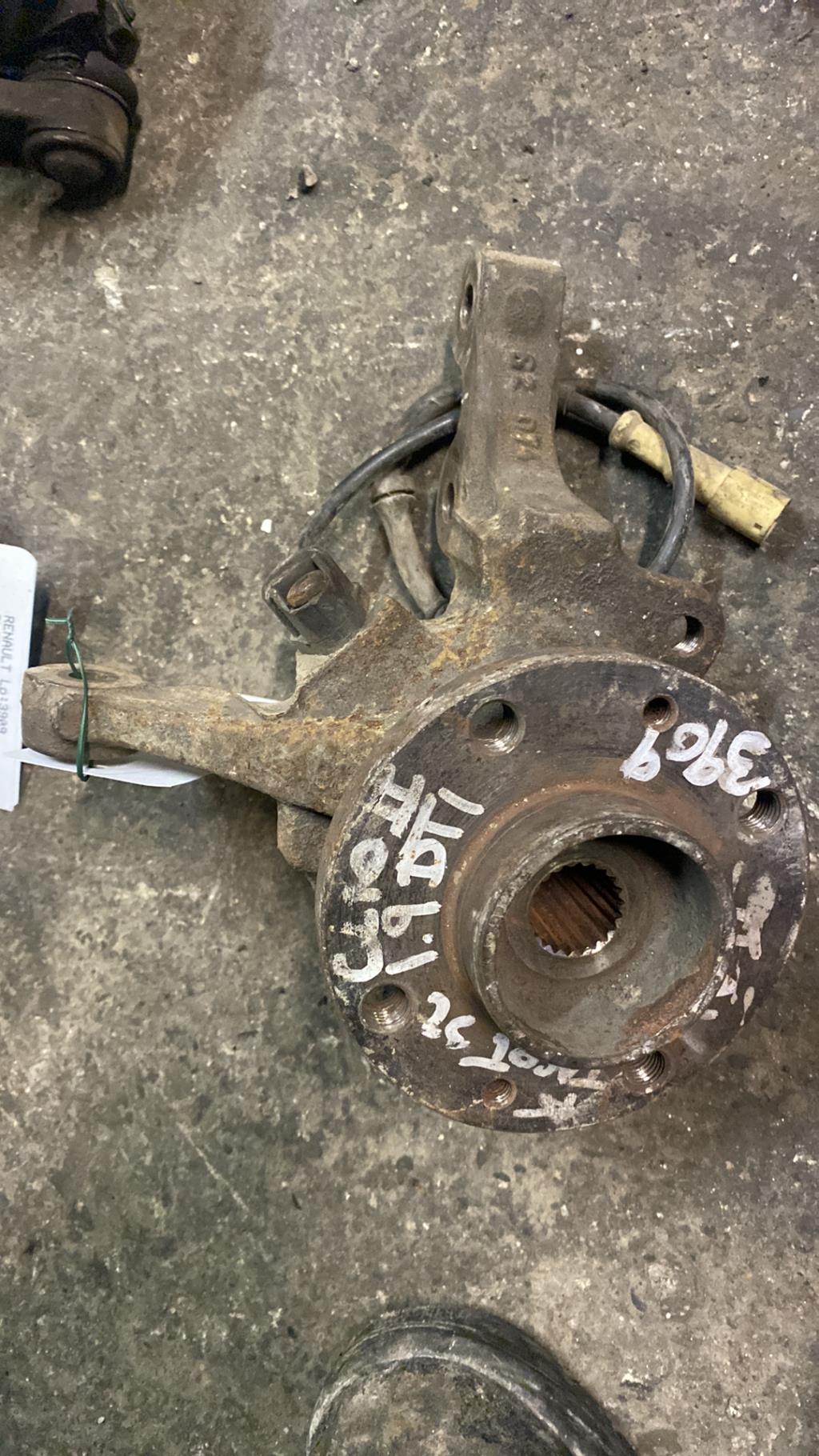 Moyeu avant droit RENAULT CLIO 2 PHASE 1 Diesel - 1