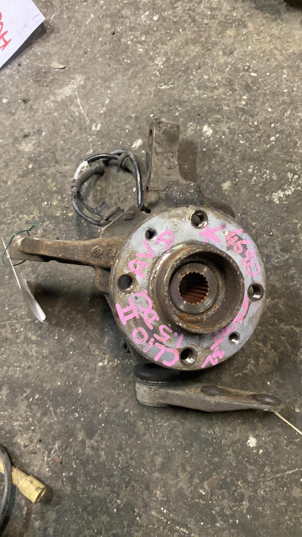 Moyeu avant droit RENAULT CLIO 2 PHASE 2 Diesel - 1