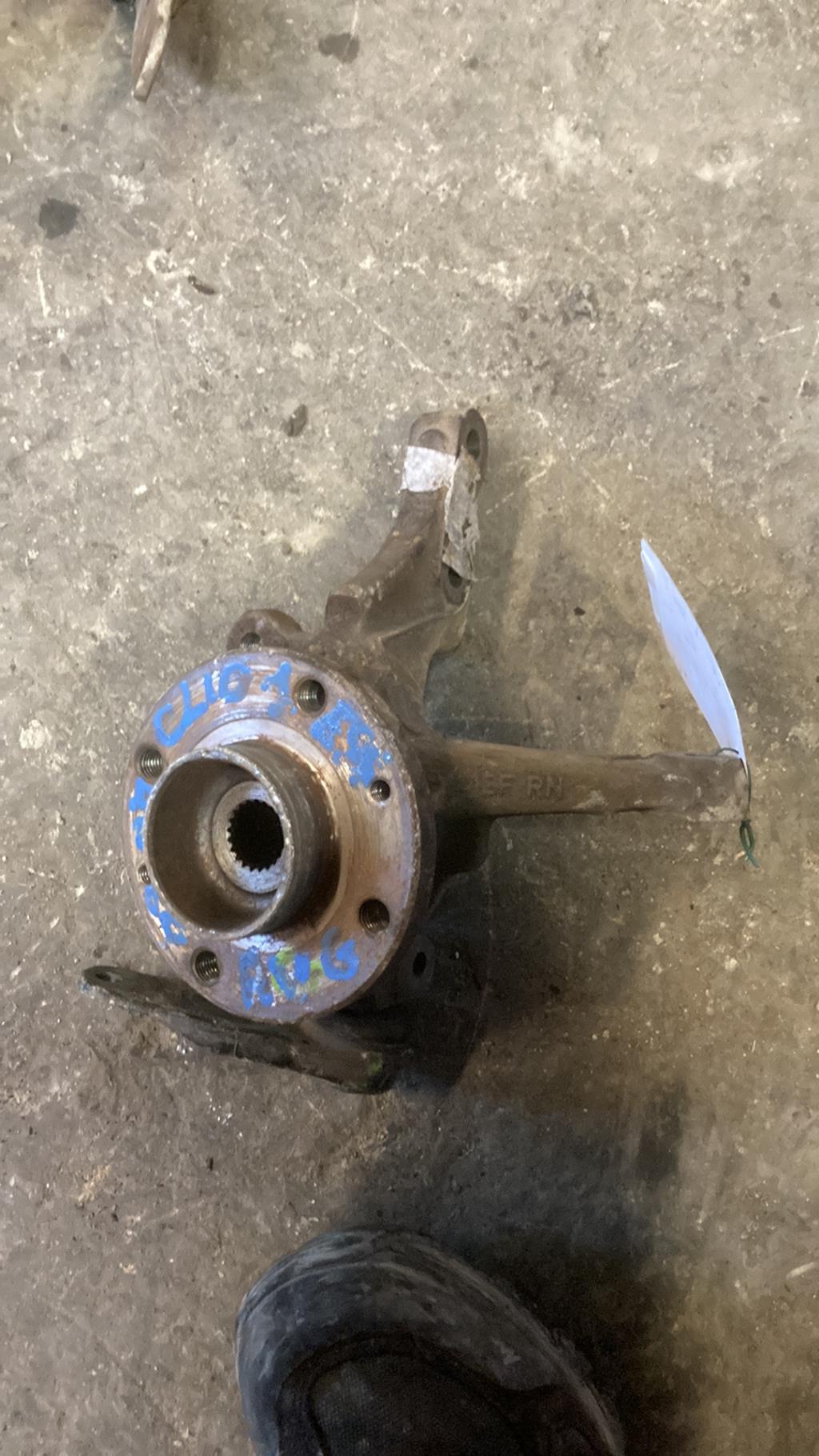 Moyeu avant gauche RENAULT CLIO 1 PHASE 1 Essence - 1