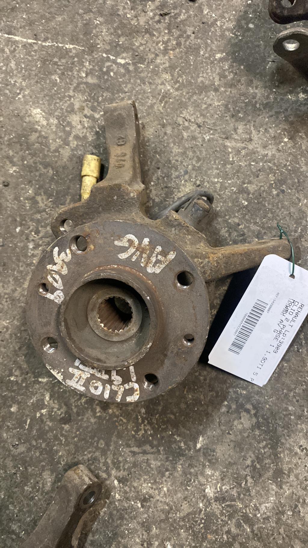 Moyeu avant gauche RENAULT CLIO 2 PHASE 1 Diesel - 1