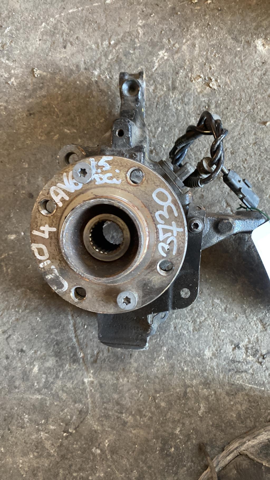Moyeu avant gauche RENAULT CLIO 4 PHASE 1 Diesel - 1
