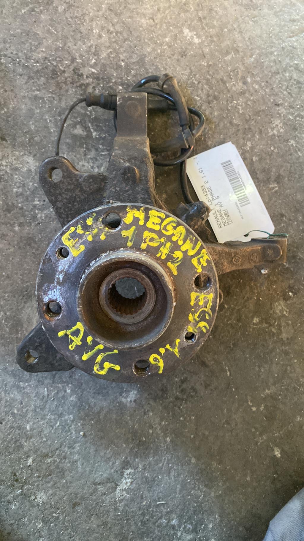 Moyeu avant gauche RENAULT MEGANE 1 PHASE 2 Essence - 1