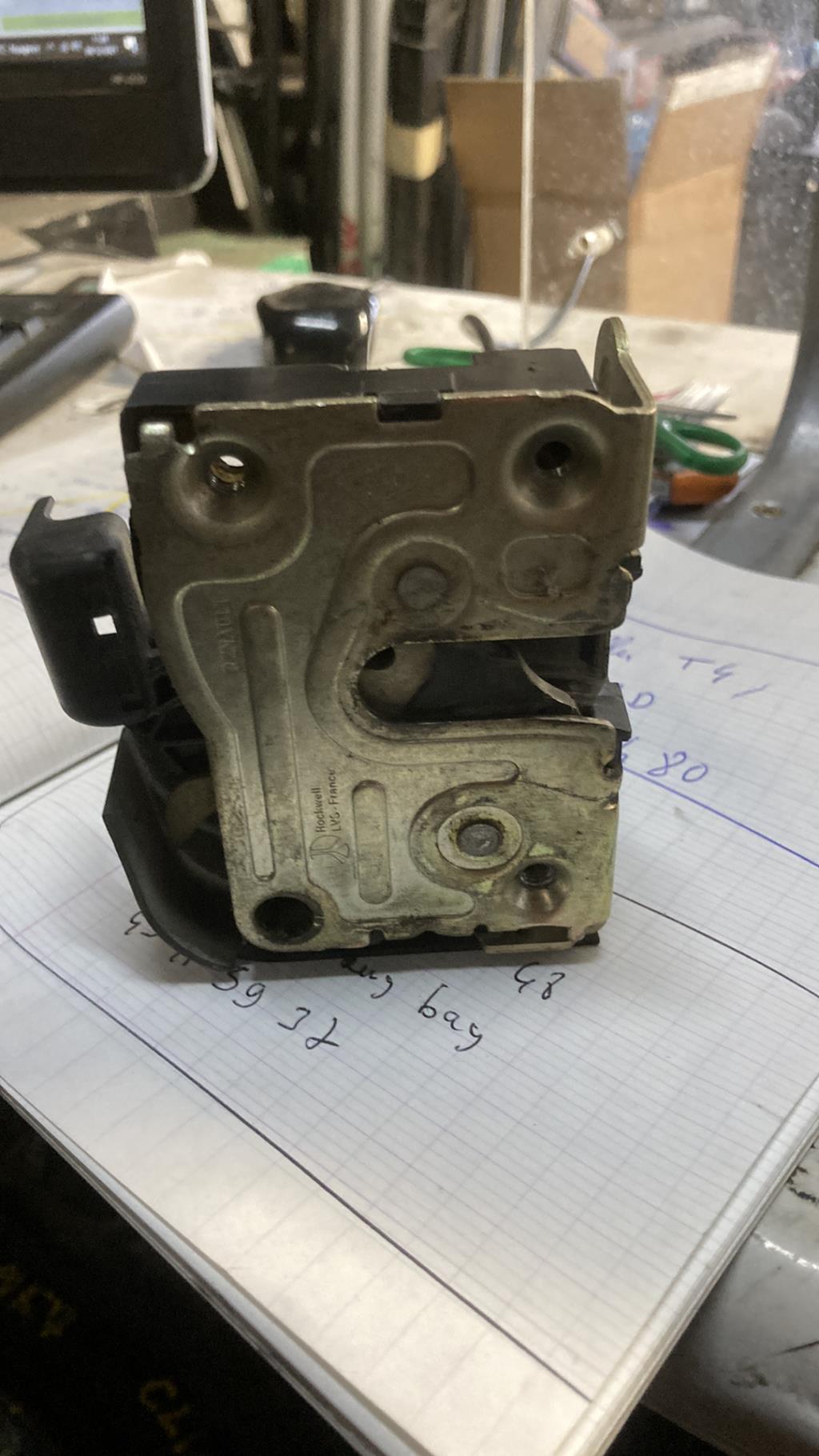 Serrure avant droit RENAULT SCENIC 1 PHASE 2 Diesel - 1