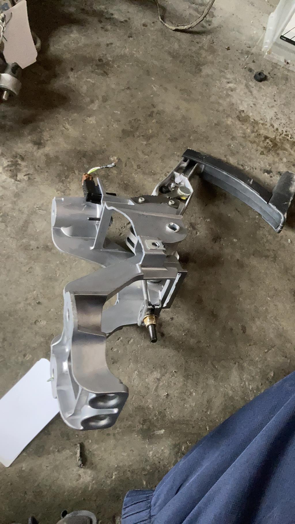 Levier frein à main PEUGEOT 308 2 PHASE 2 Diesel - 1
