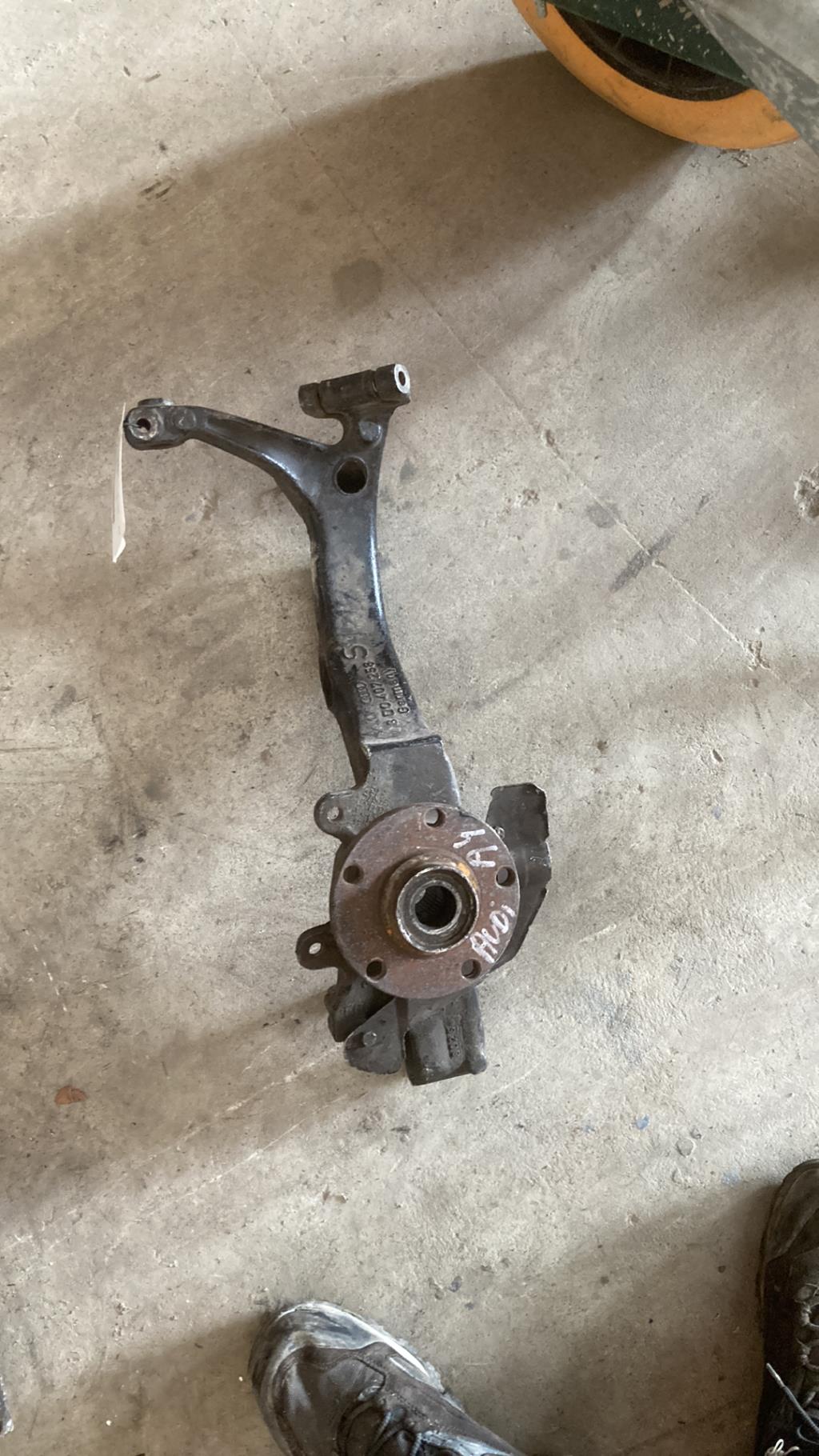 Moyeu avant droit AUDI A4 1 PHASE 1 Diesel - 1