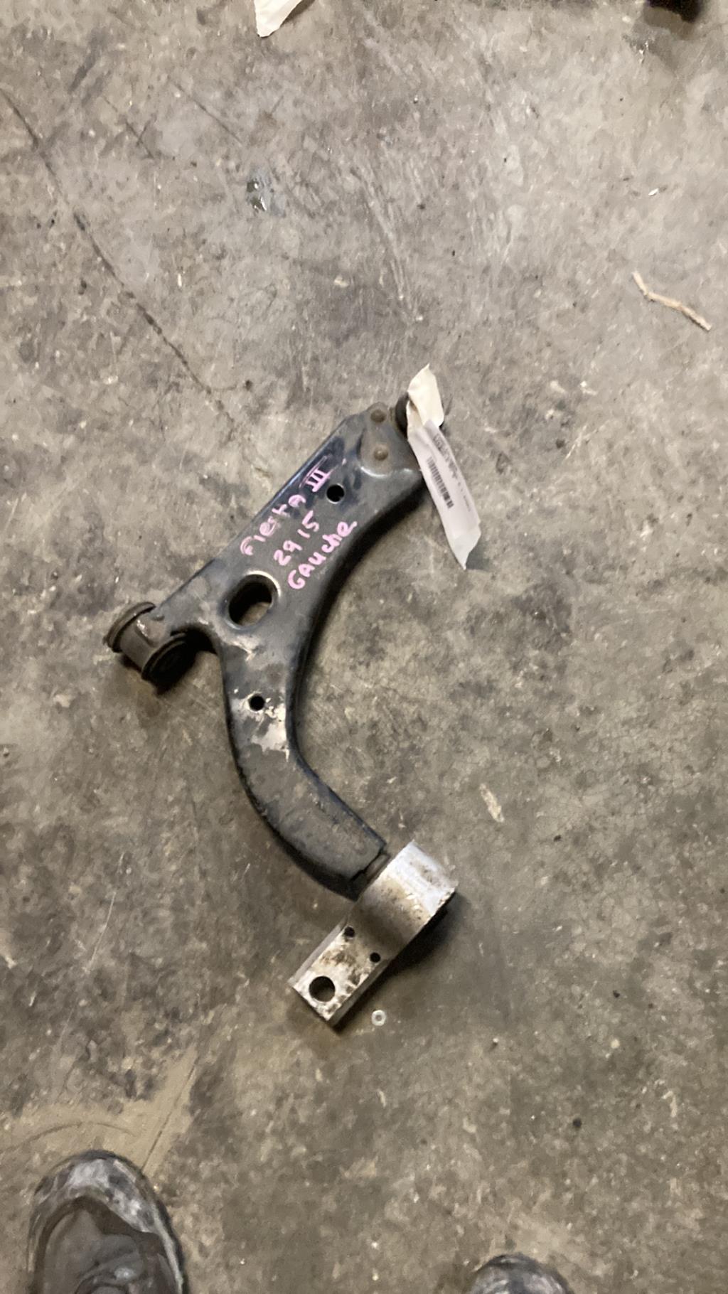 Triangle avant gauche FORD FIESTA 5 PHASE 2 Diesel - 1