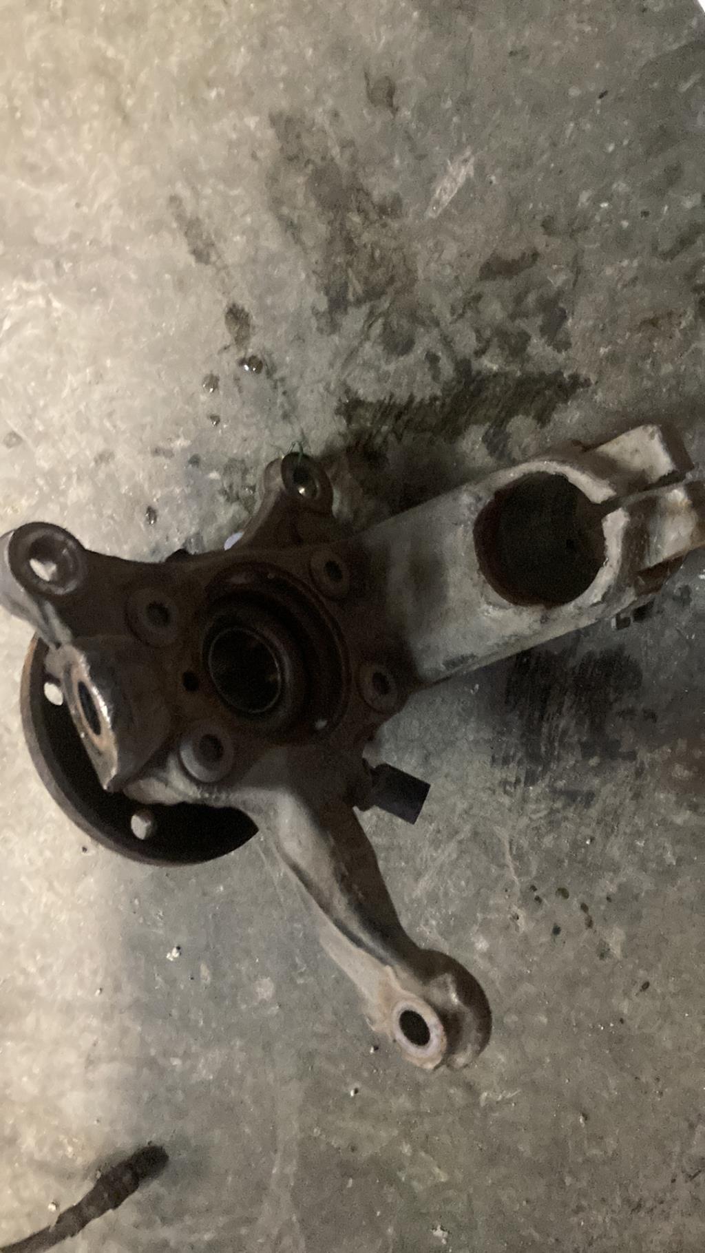 Moyeu avant droit VOLKSWAGEN CADDY 4 Diesel - 1
