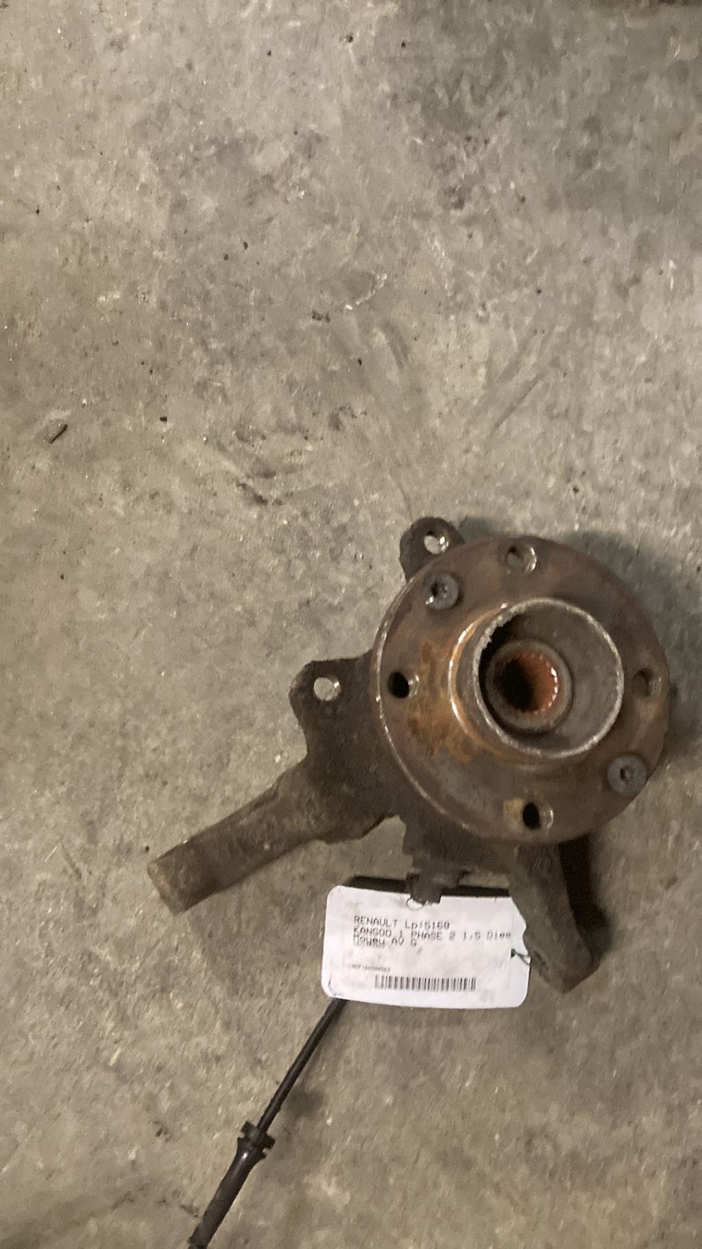 Moyeu avant gauche RENAULT KANGOO 1 PHASE 2 Diesel - 1