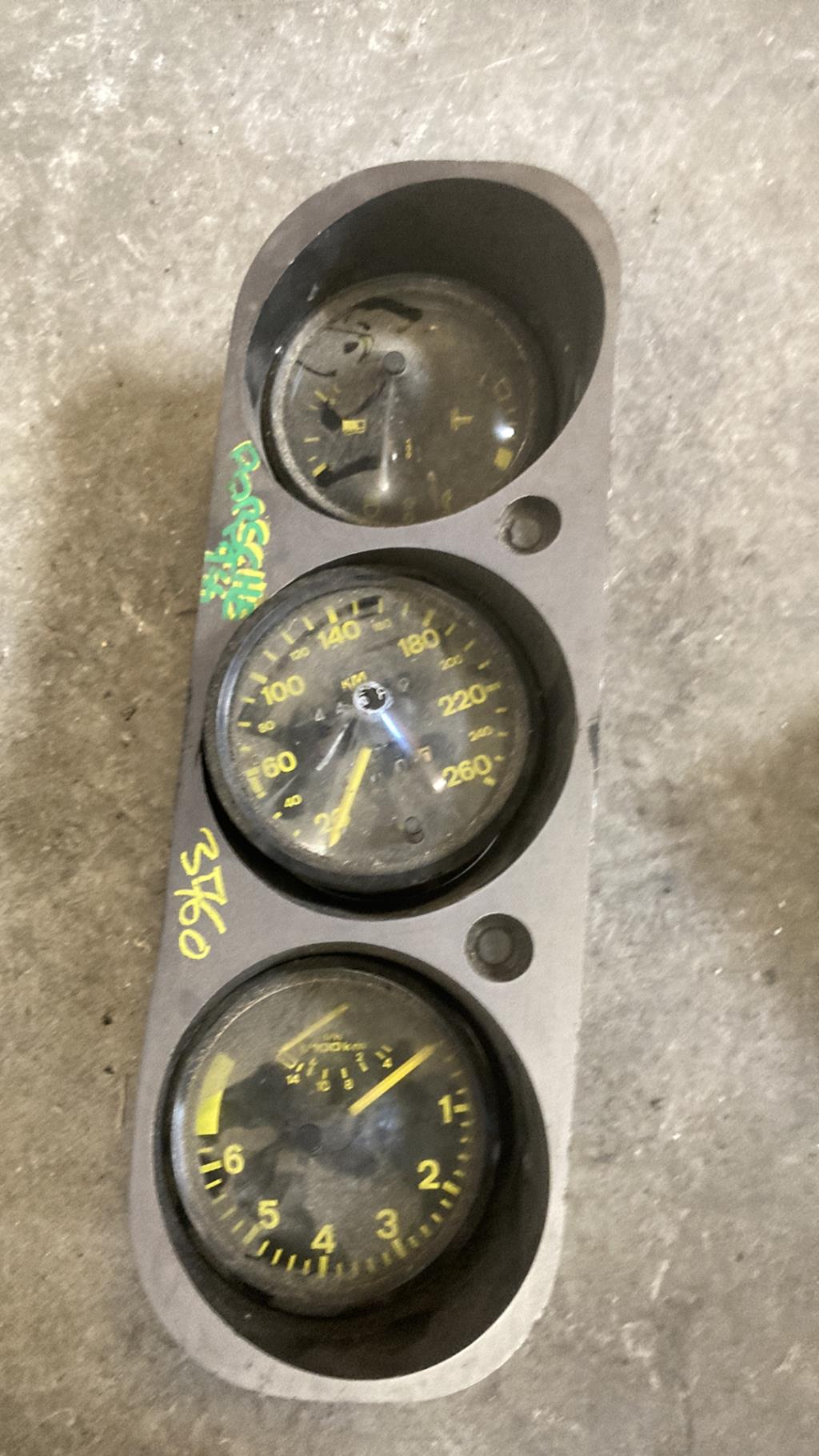Compteur PORSCHE 944 Essence - 1