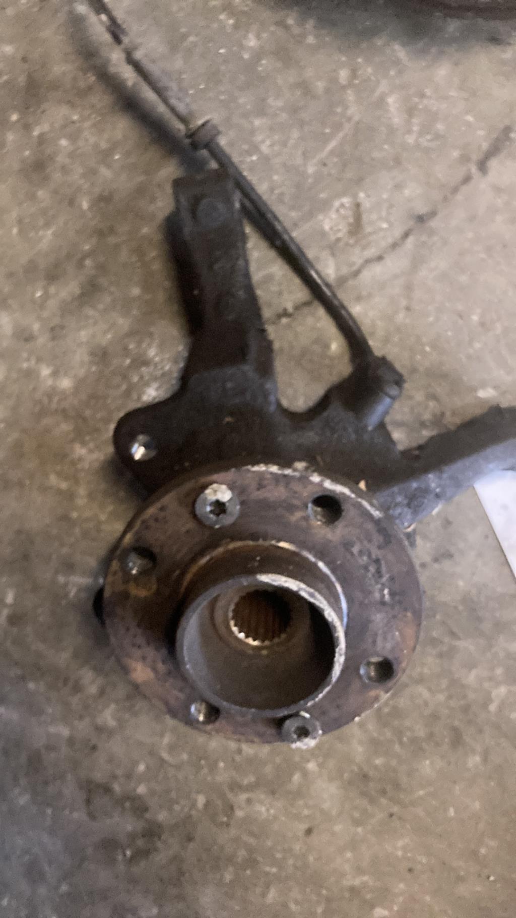 Moyeu avant gauche RENAULT CLIO 2 PHASE 2 Essence - 1