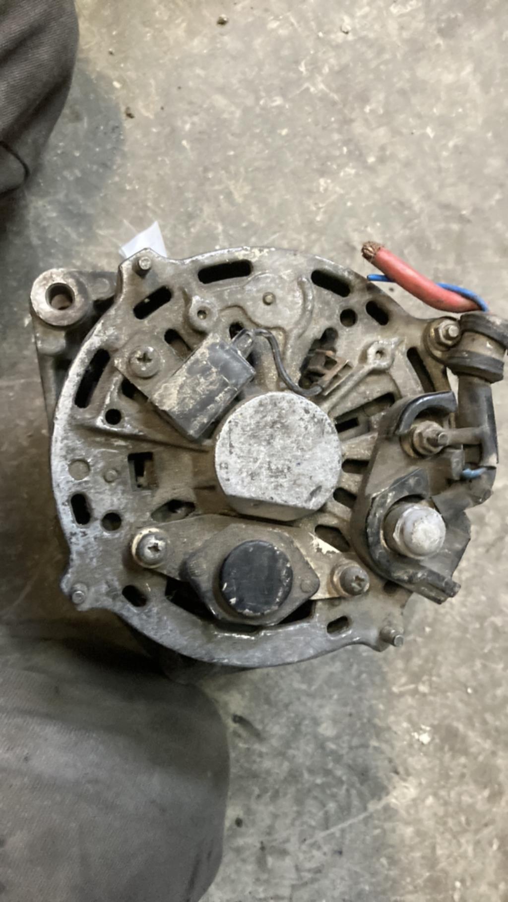 Alternateur VOLKSWAGEN PASSAT 3 Essence - 1