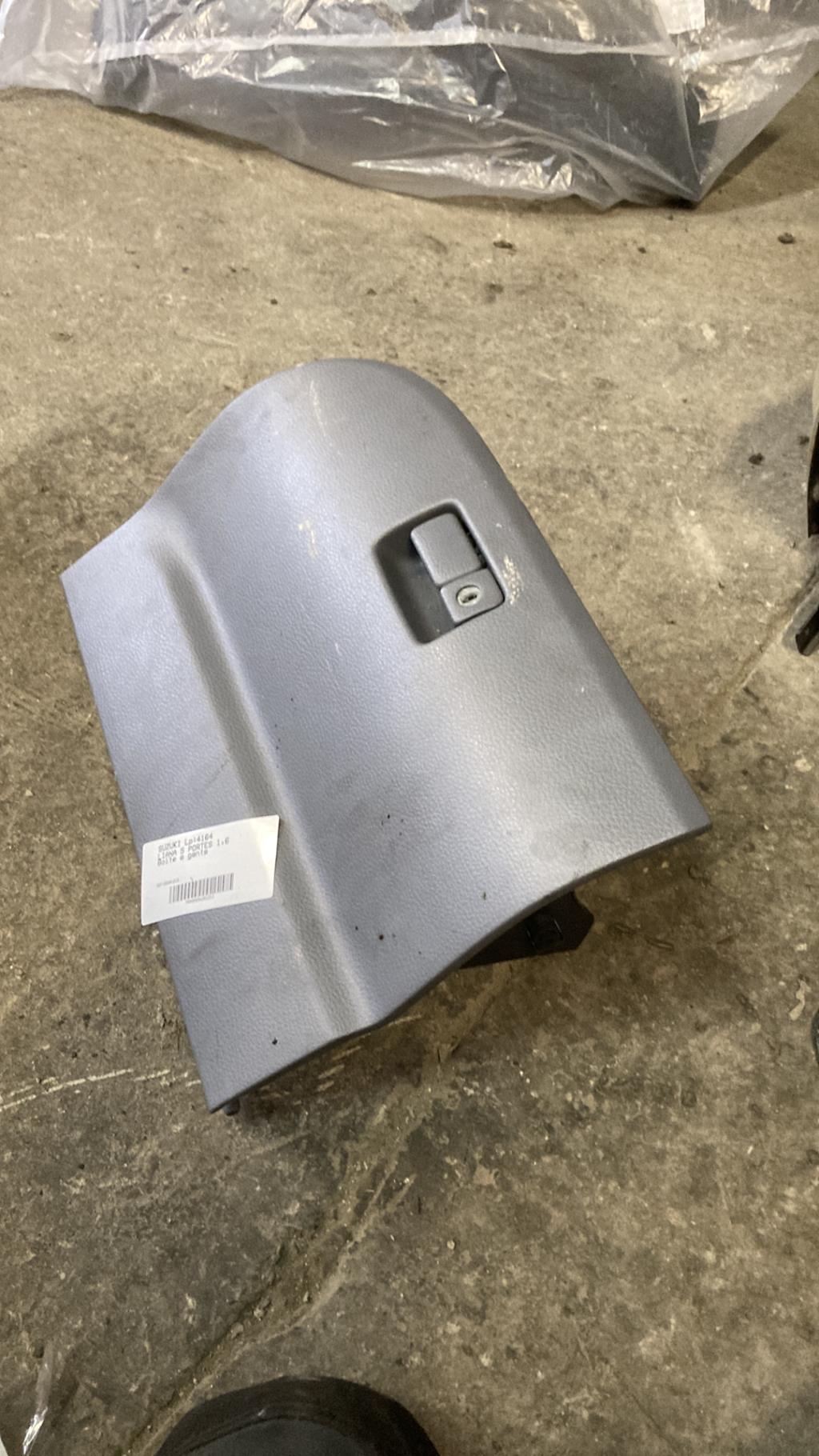 Boite a gants SUZUKI LIANA  - 1