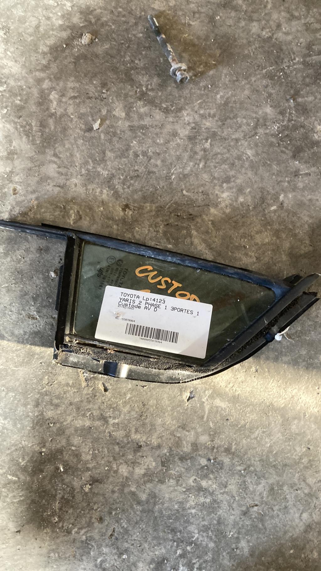 Custode avant droit TOYOTA YARIS 2 PHASE 1 Essence - 1