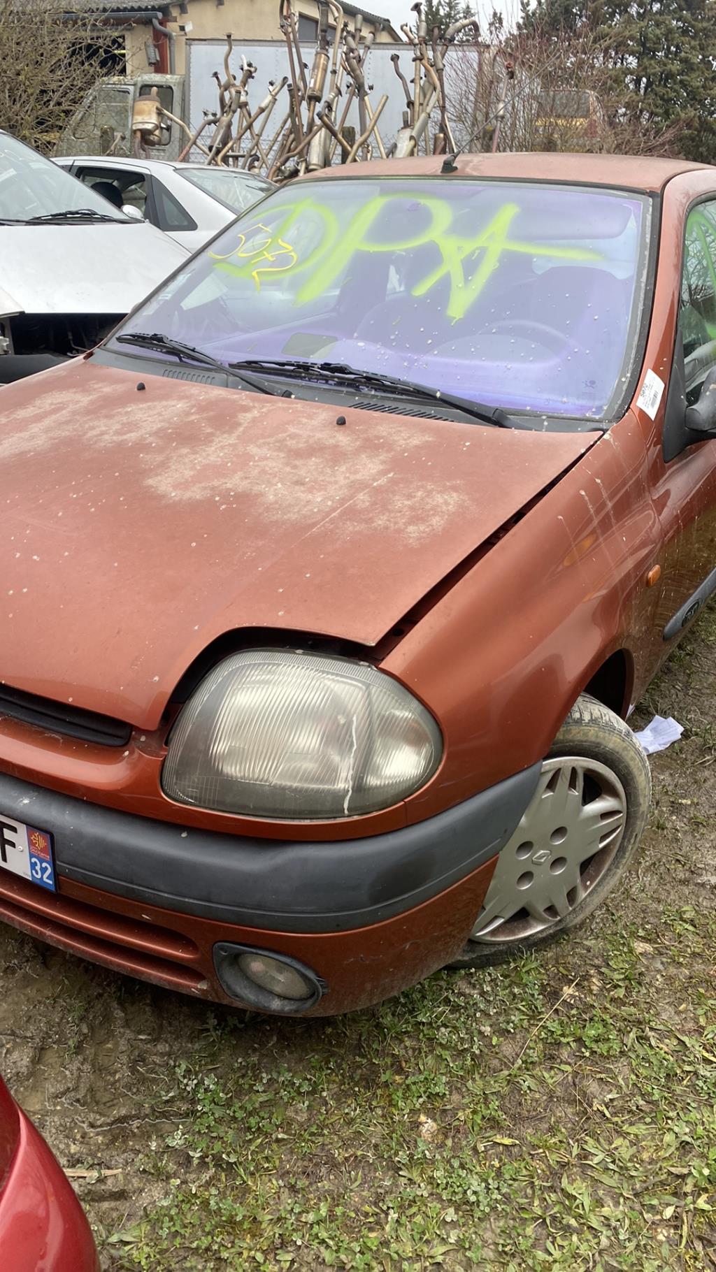 Vitre avant droit RENAULT CLIO 2 PHASE 1 Essence - 1