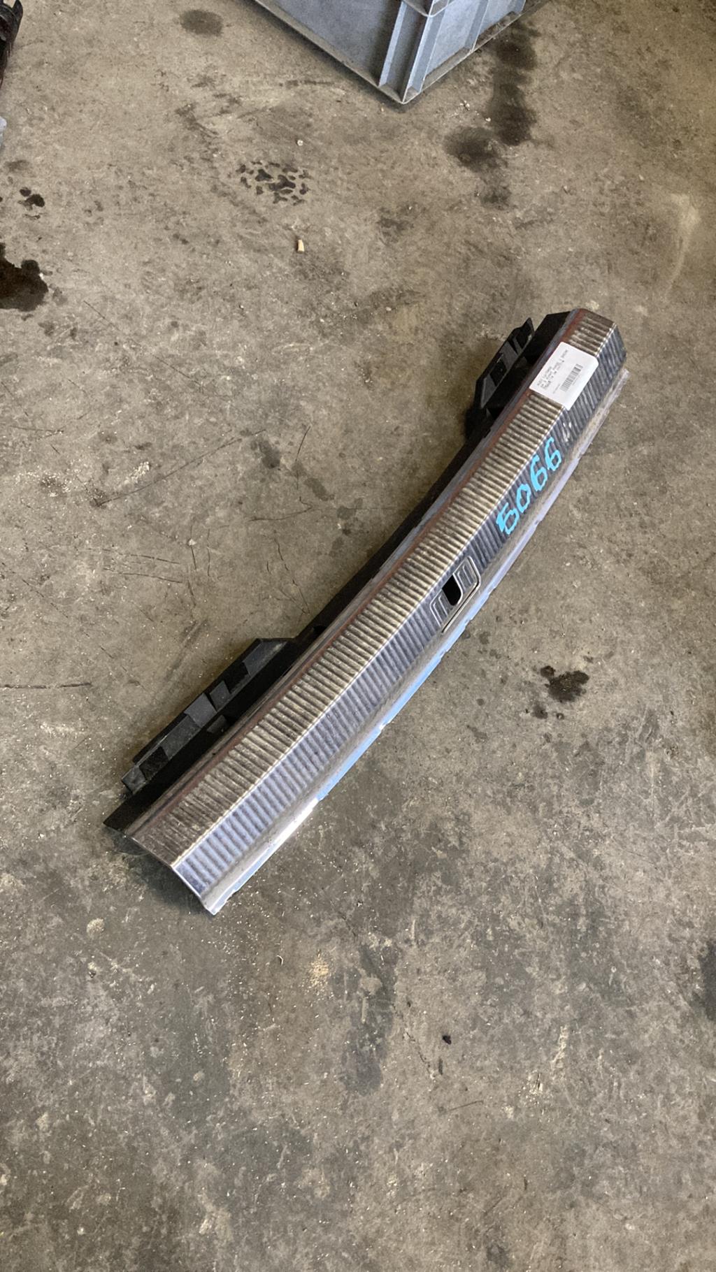 Baguette de coffre AUDI A4 3 AVANT PHASE 1 BREAK Diesel - 1