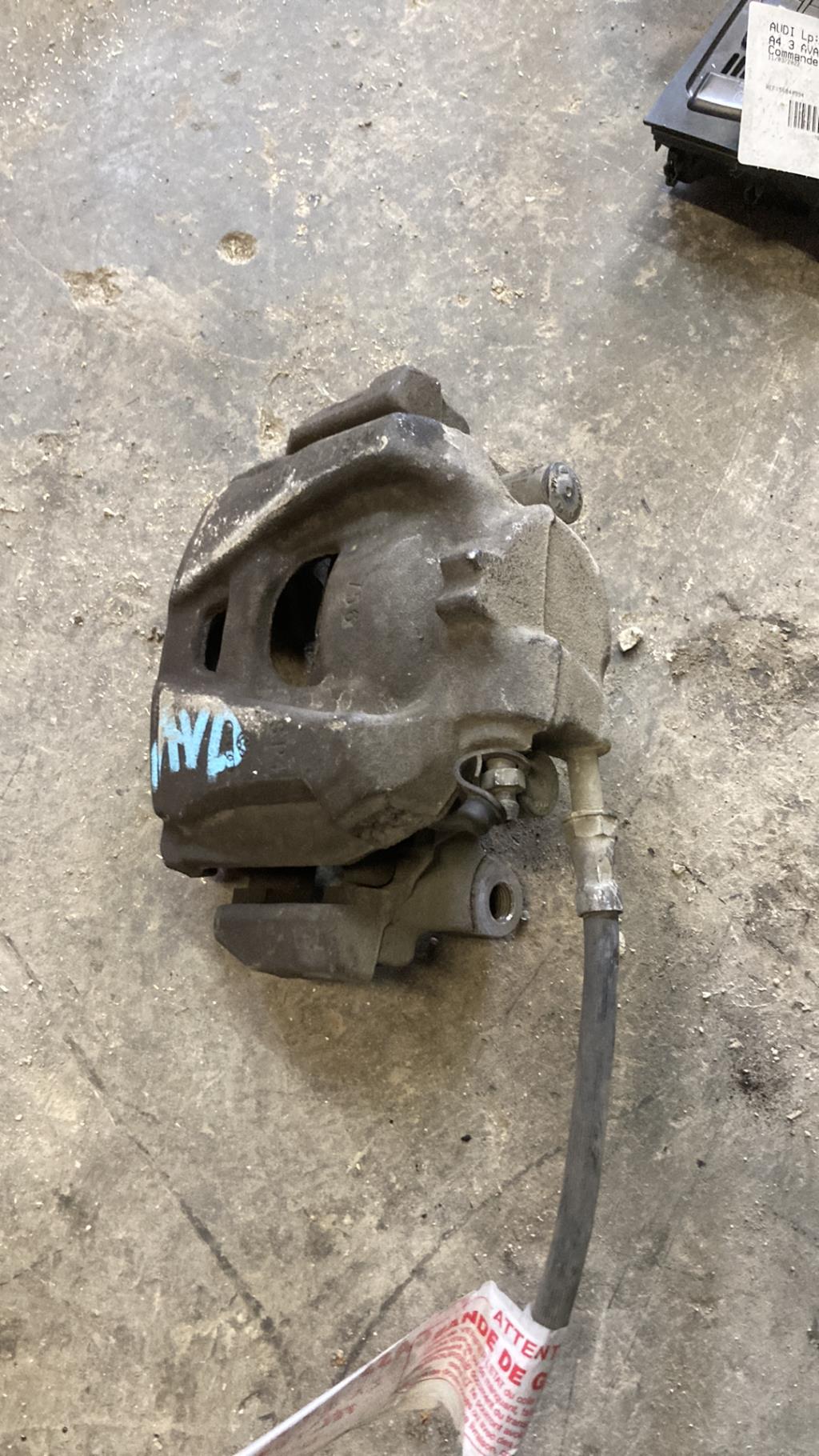 Etrier avant droit (freinage) AUDI A4 3 AVANT PHASE 1 BREAK Diesel - 1
