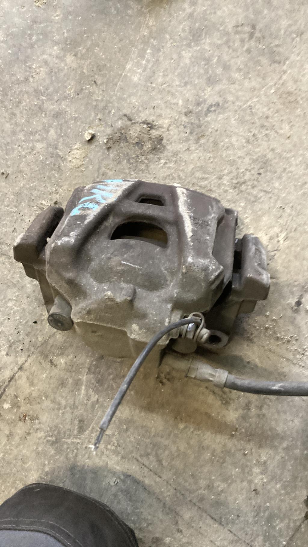 Etrier avant gauche (freinage) AUDI A4 3 AVANT PHASE 1 BREAK Diesel - 1