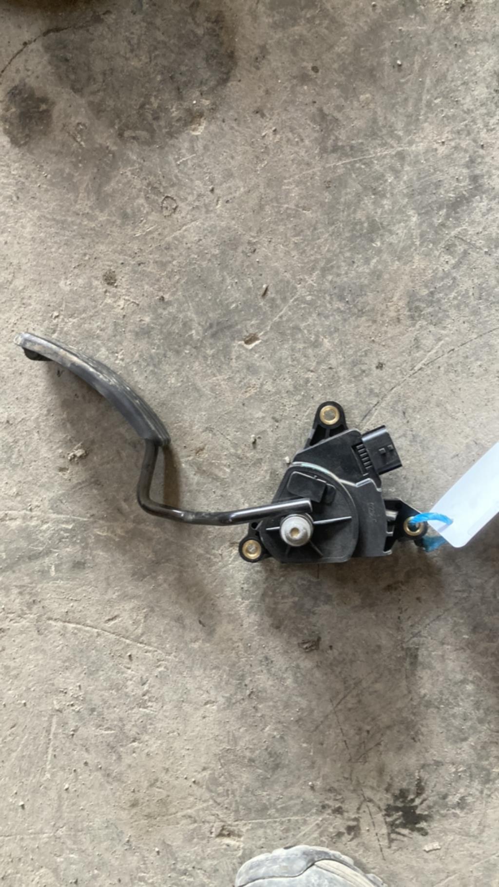 Pedale d'accelerateur RENAULT CLIO 3 PHASE 1 Essence - 1
