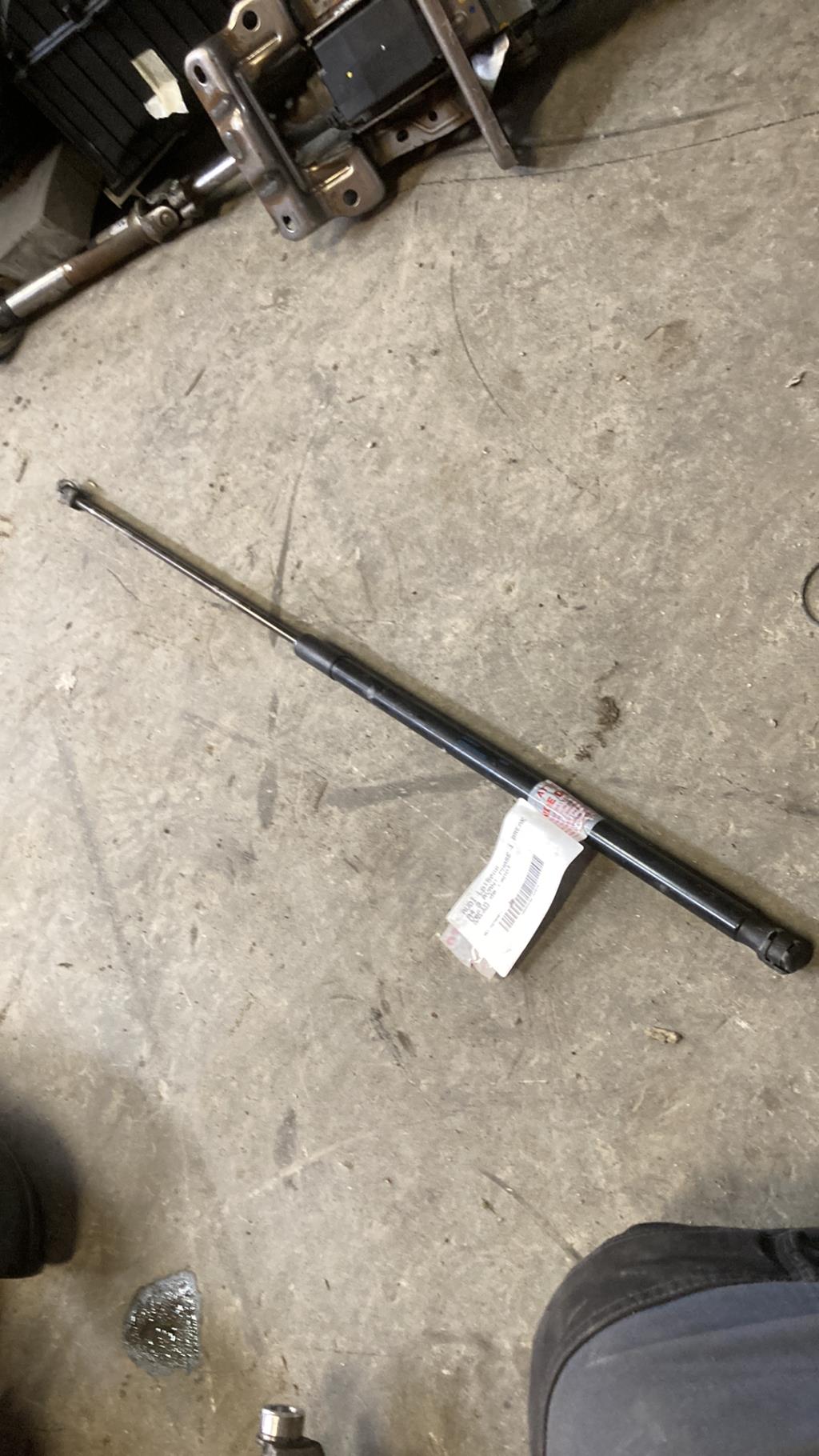 Verin de capot AUDI A4 3 AVANT PHASE 1 BREAK Diesel - 1
