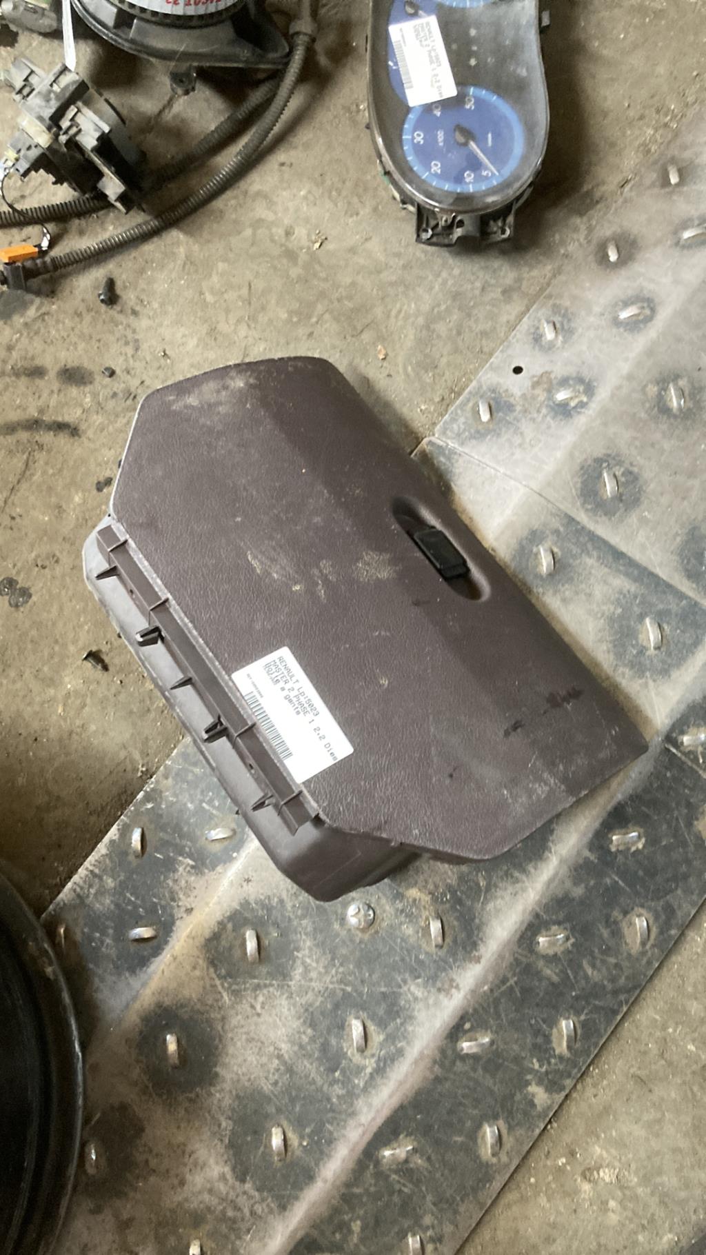 Boite a gants RENAULT MASTER 2 PHASE 1 Diesel - 1