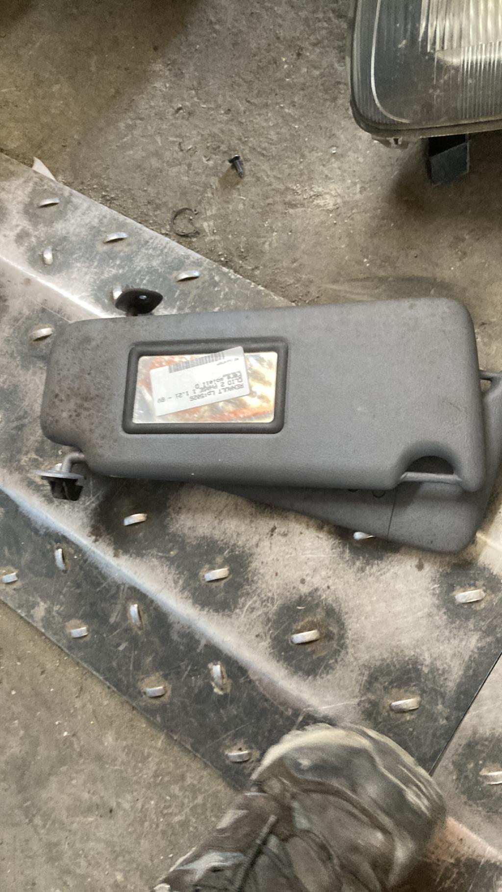 Pare soleil droit RENAULT CLIO 2 PHASE 1 Essence - 1