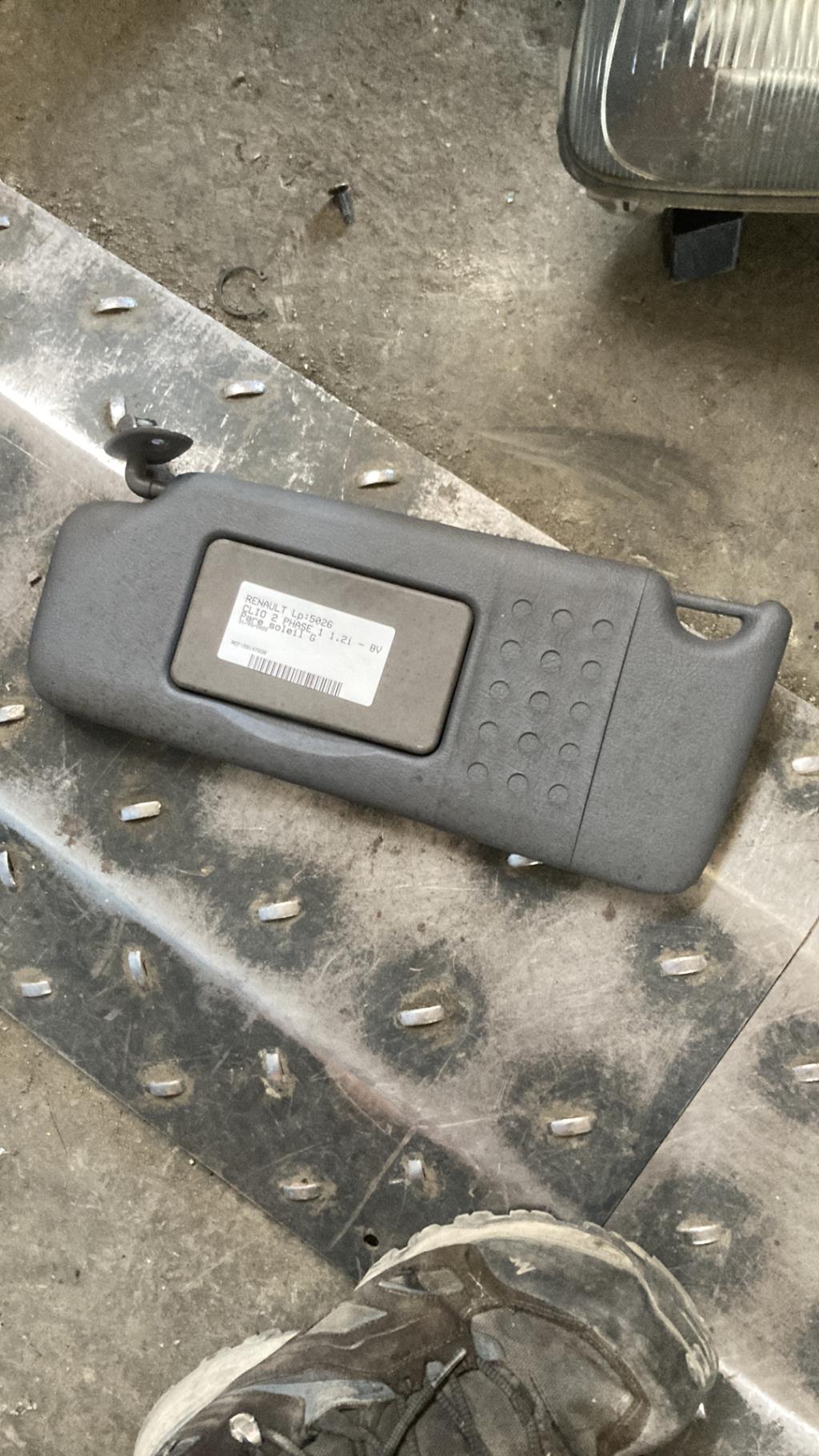 Pare soleil gauche RENAULT CLIO 2 PHASE 1 Essence - 1