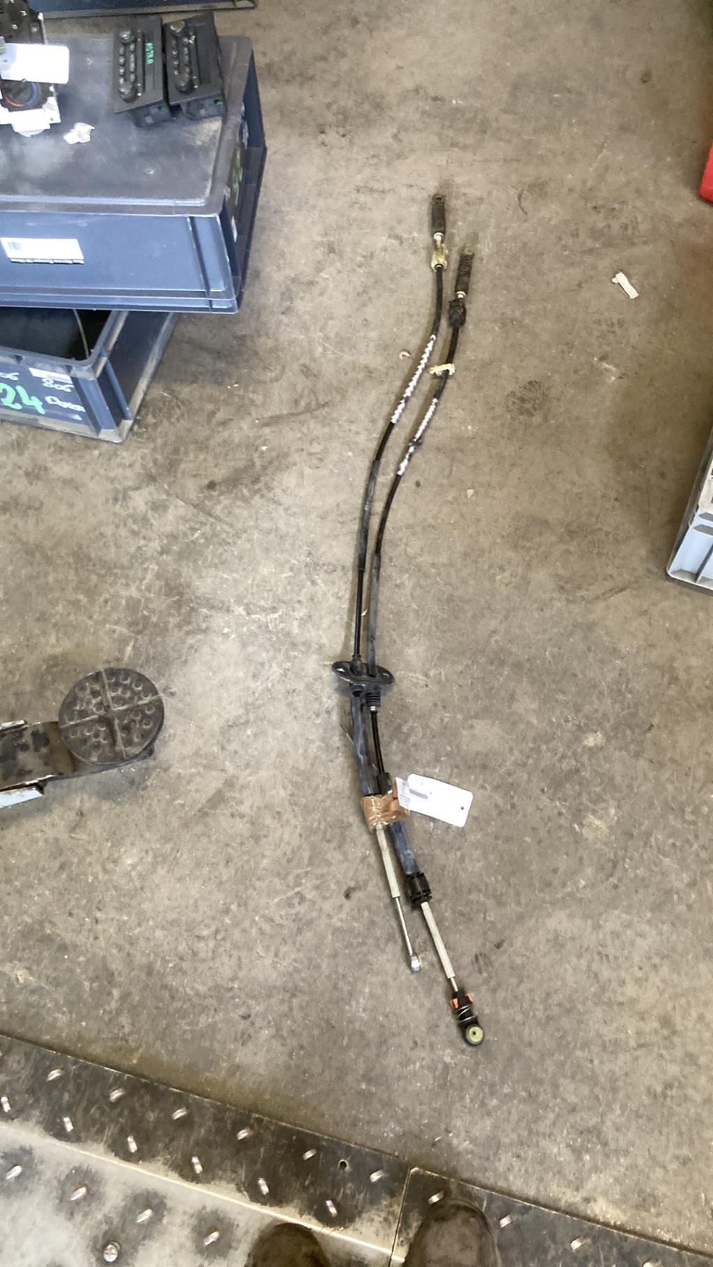 Cable levier de vitesses MAZDA 5 1 PHASE 1 Diesel - 1