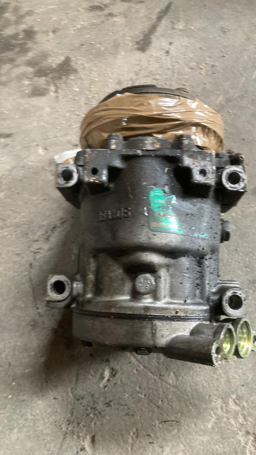 Compresseur clim RENAULT CLIO 2 PHASE 1 Essence - 1
