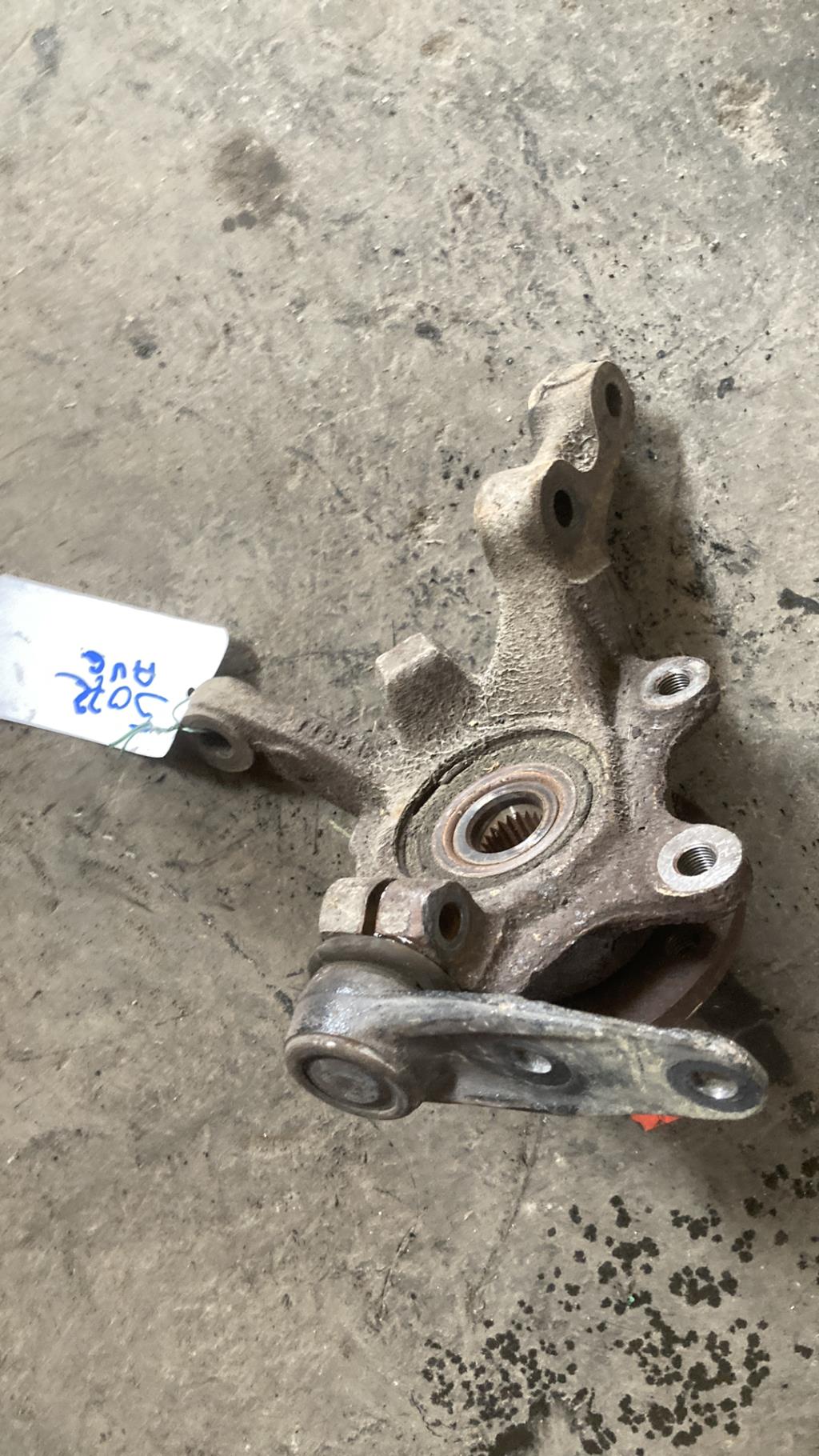 Moyeu avant gauche RENAULT CLIO 2 PHASE 1 Essence - 1