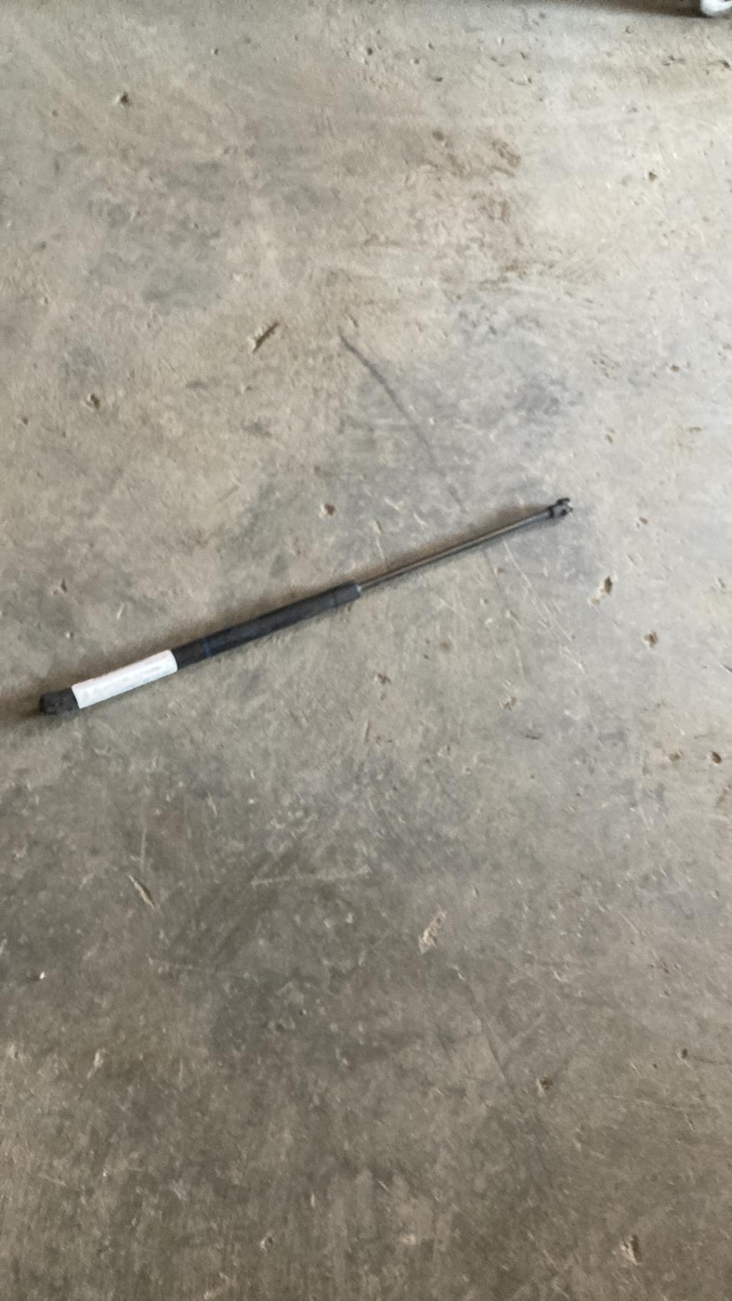 Verin de capot VOLKSWAGEN POLO 4 PHASE 1 Diesel - 1