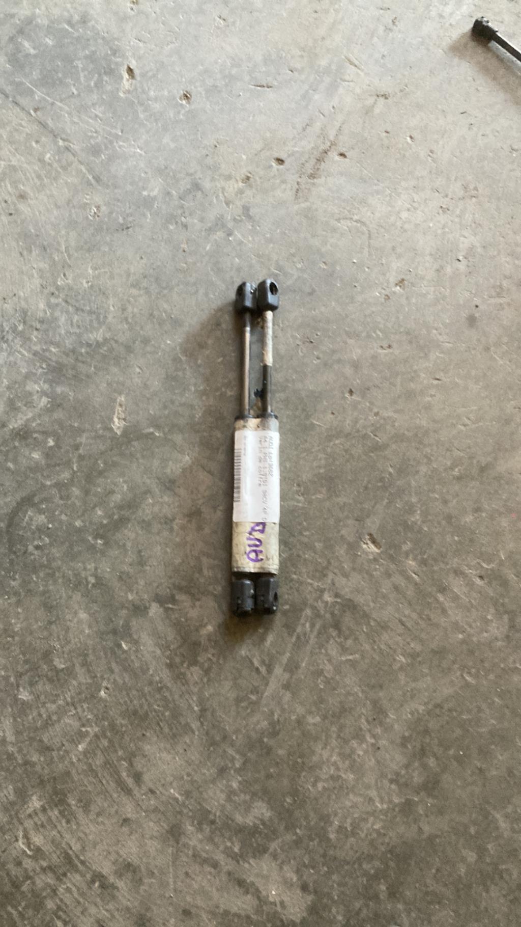 Verin de coffre AUDI A4 1 PHASE 1 Diesel - 1