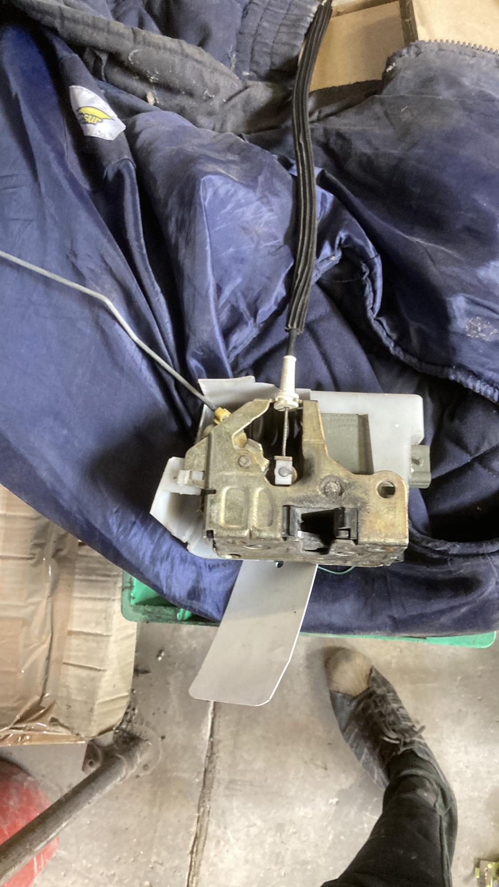 Serrure avant droit RENAULT CLIO 2 PHASE 1 Essence - 1