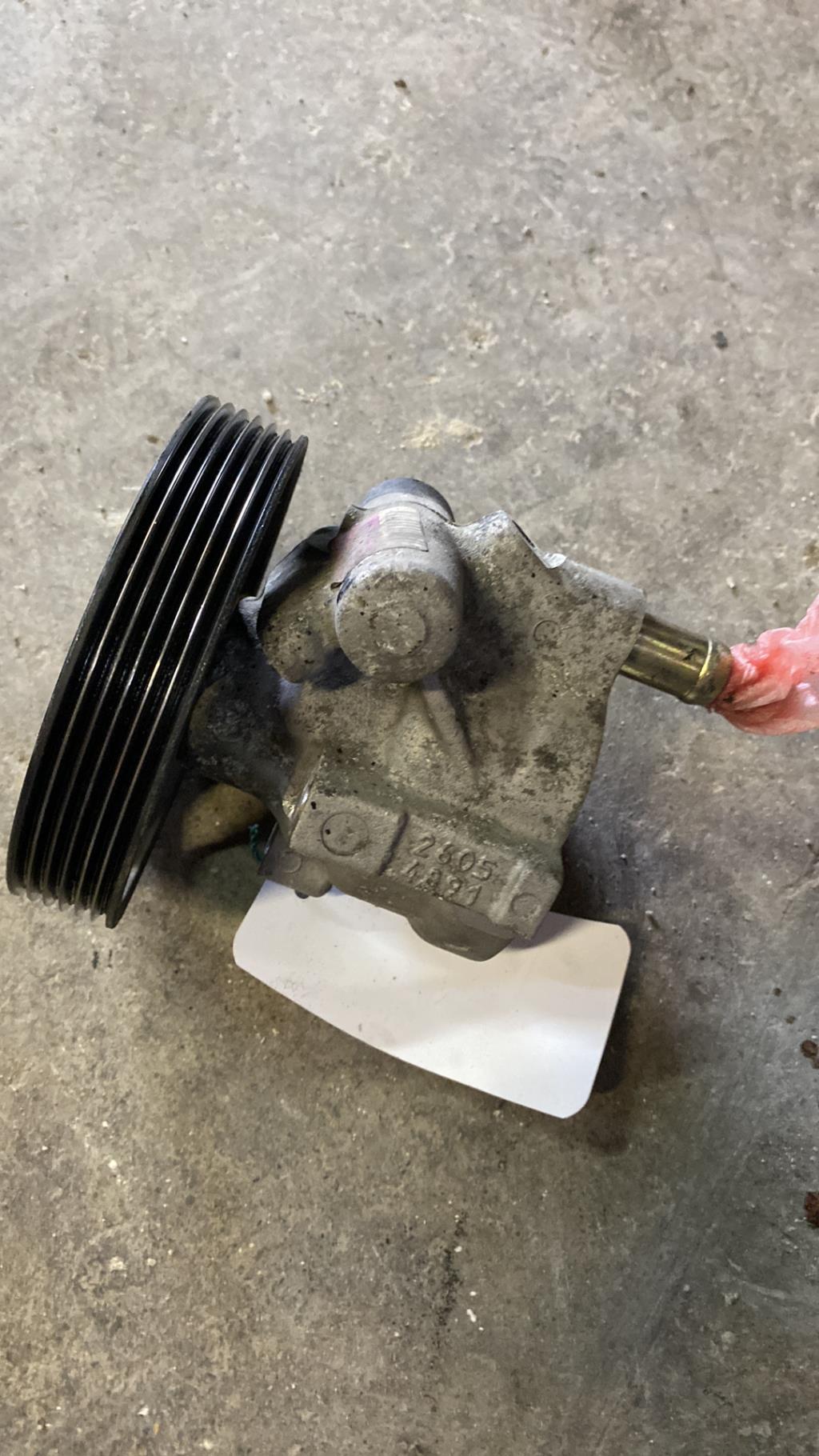 Pompe de direction RENAULT LAGUNA 2 PHASE 1 Essence - 1