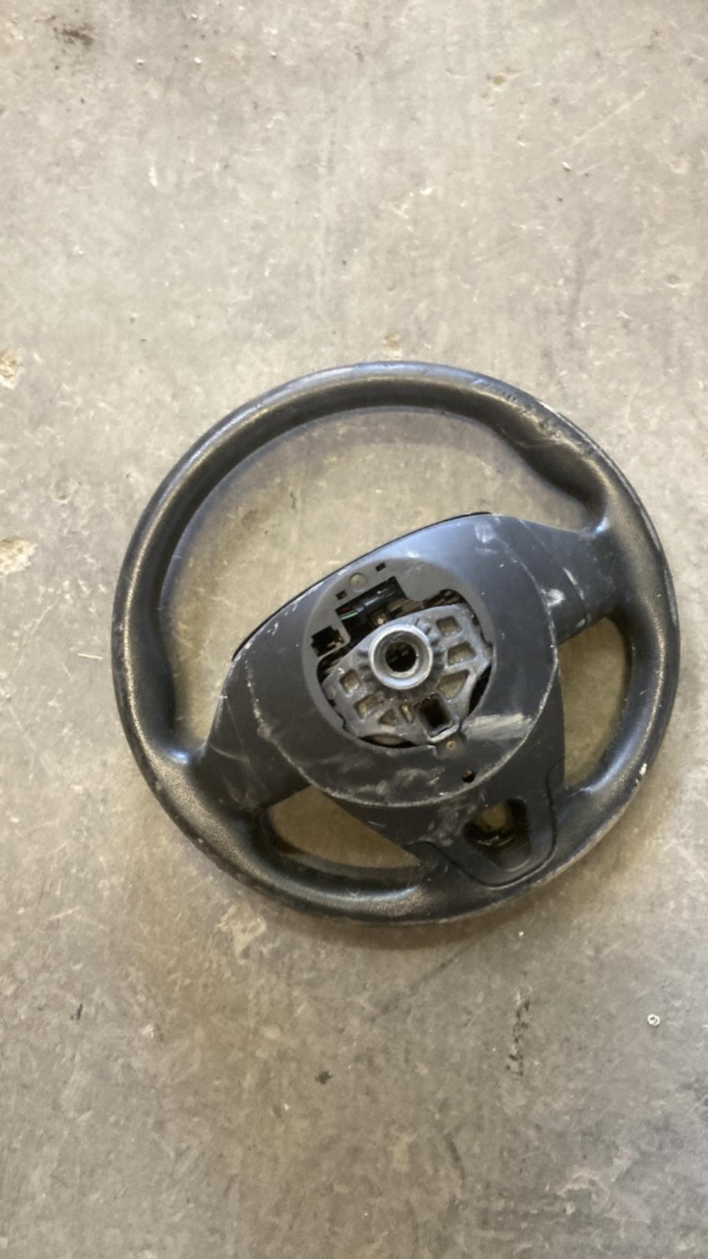 Volant RENAULT MEGANE 3 PHASE 1 BREAK Diesel - 1