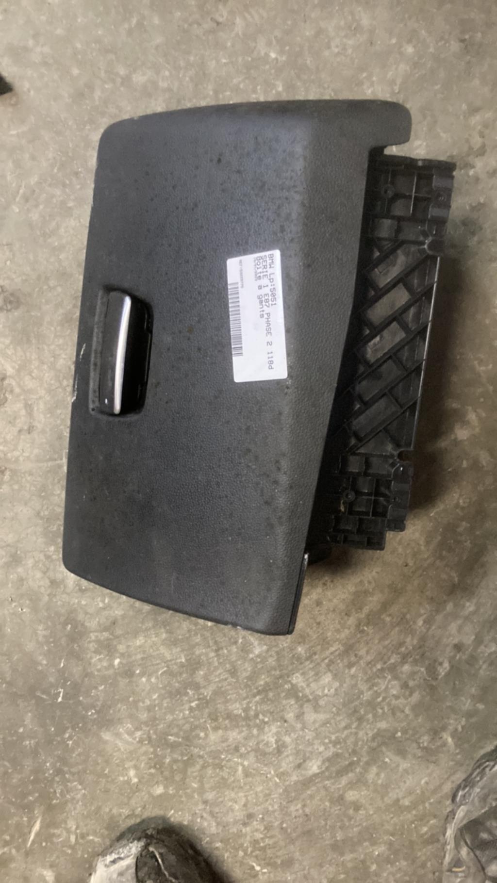 Boite a gants BMW SERIE 1 E87 PHASE 2 Diesel - 1