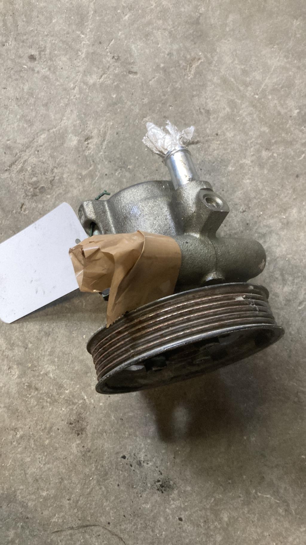 Pompe de direction VOLKSWAGEN NEW BEETLE 1 PHASE 1 Essence - 1