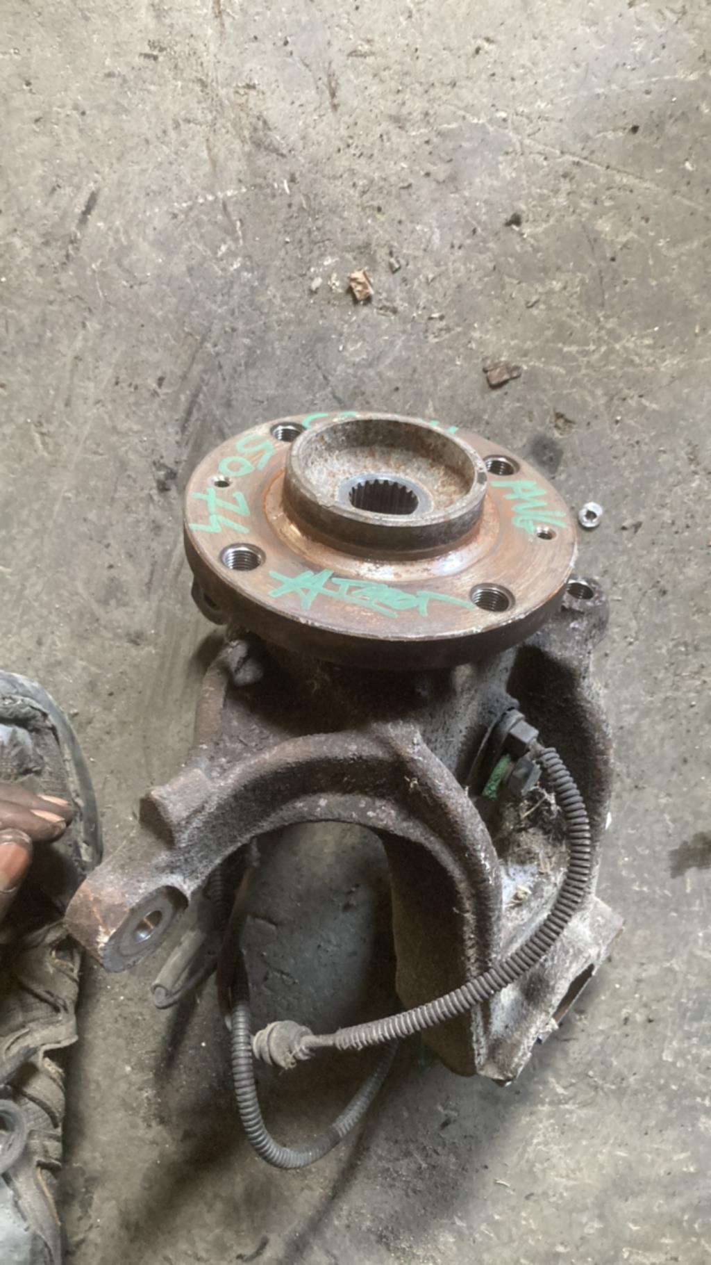 Moyeu avant gauche CITROEN C2 PHASE 1 Essence - 1