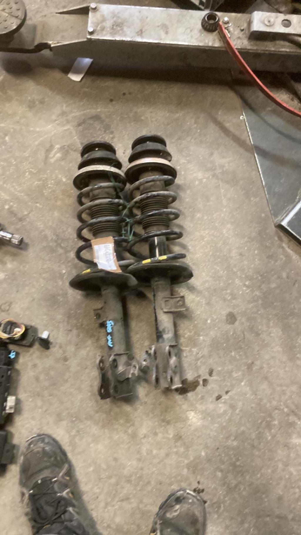 Amortisseurs avant SUZUKI SWIFT 3 Diesel - 1
